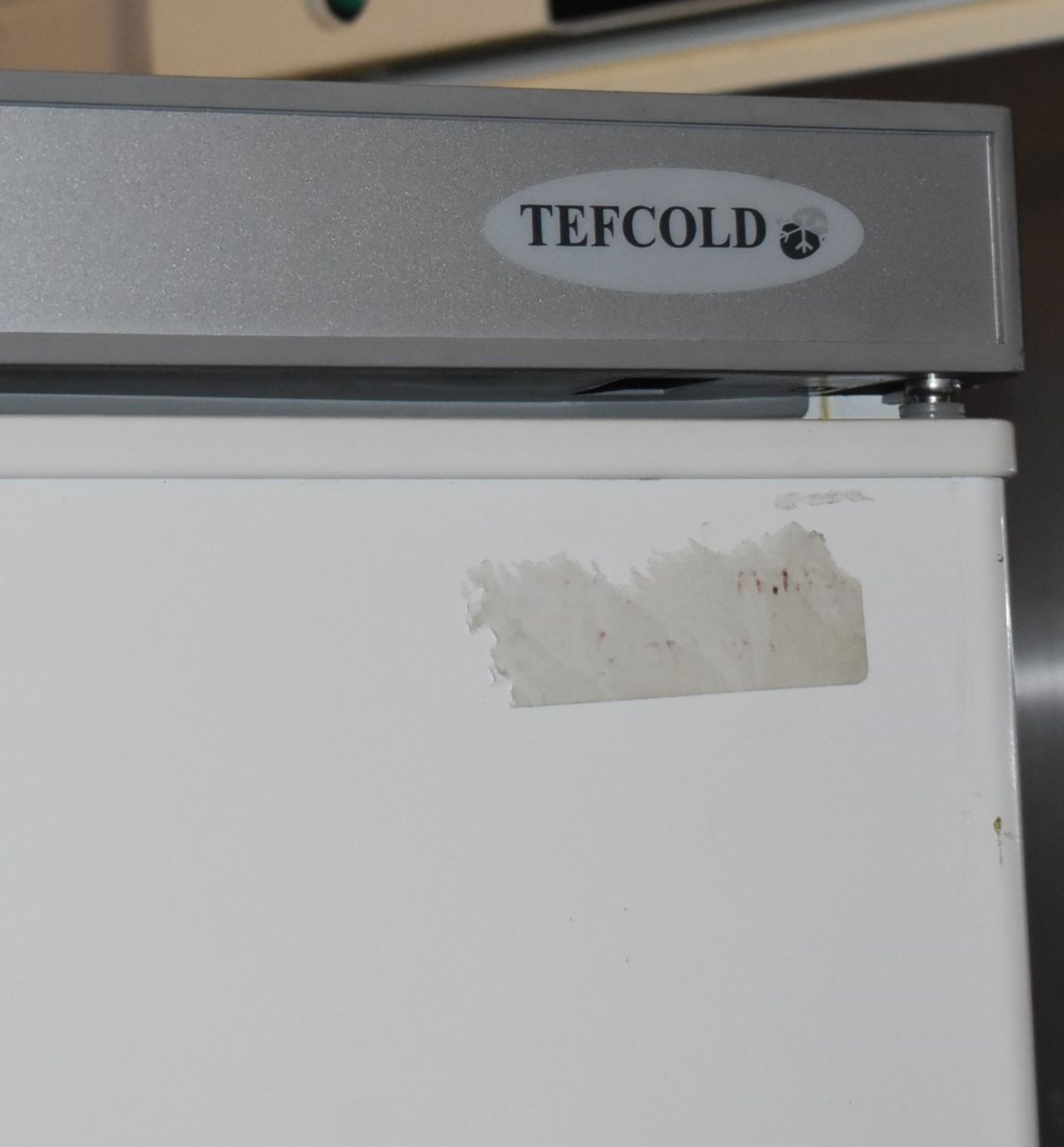 1 x Tefcold UR55 Upright Commercial Solid Door Refrigerator - Size: H172 x W77.7 x D72cms - Ref: - Image 3 of 8