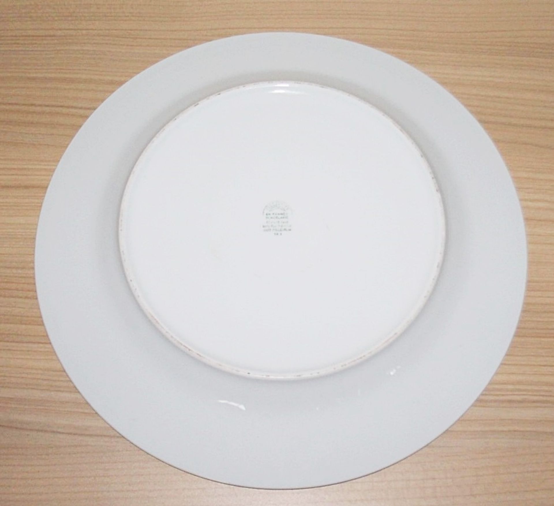 15 x PILLIVUYT Porcelain 30.4cm Large Dinner Charger Plates Featuring 'Famous Branding' In Gold - Image 4 of 5