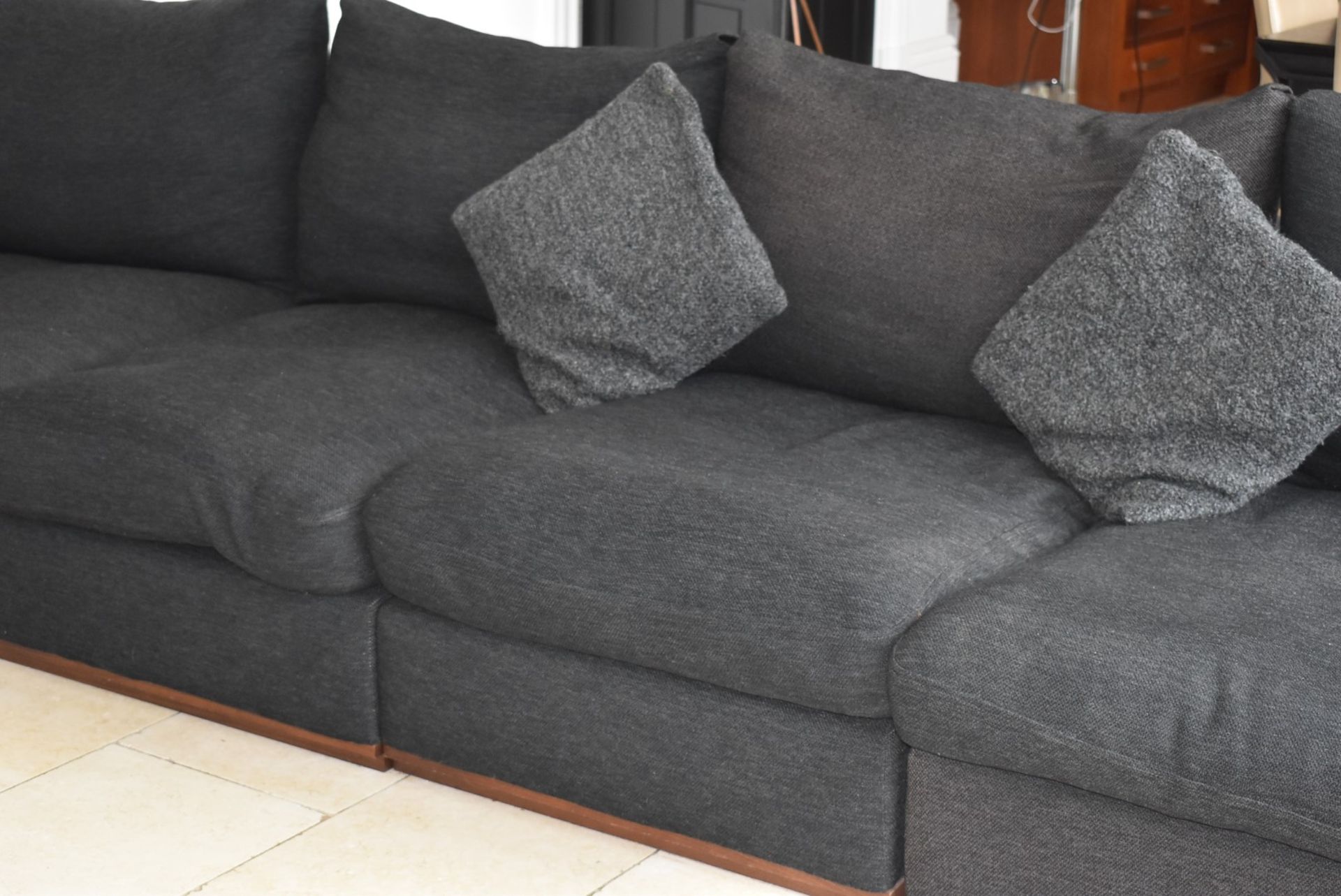 1 x Large Corner Sofa Upholstered in Dark Grey Grey Fabric - Inc Footstool - NO VAT ON THE HAMMER! - Image 2 of 15