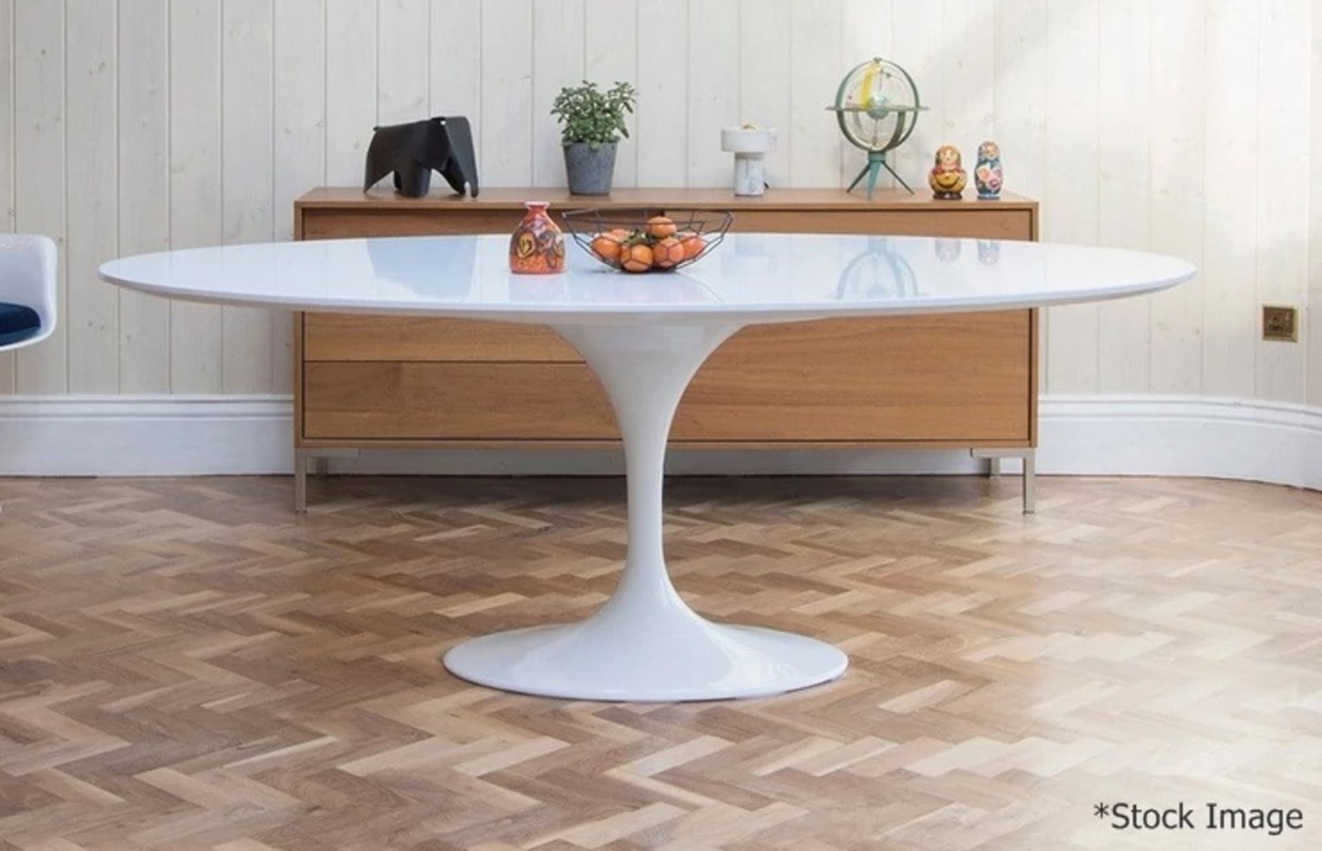 1 x Eero Saarinen Inspired Large Oval Dining Table In White - Dimensions: H74cm / W150 x D120cm
