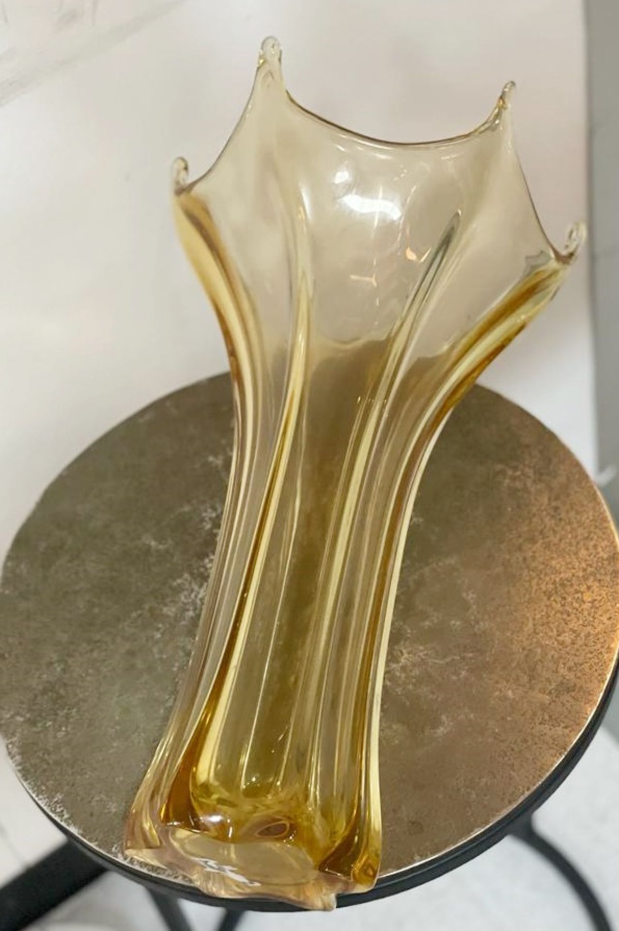 1 x Tall Tinted Yellow Glass Vase - Ref: AUR158  - CL652 - Location: Altrincham WA14 Dimensions: - Image 2 of 2