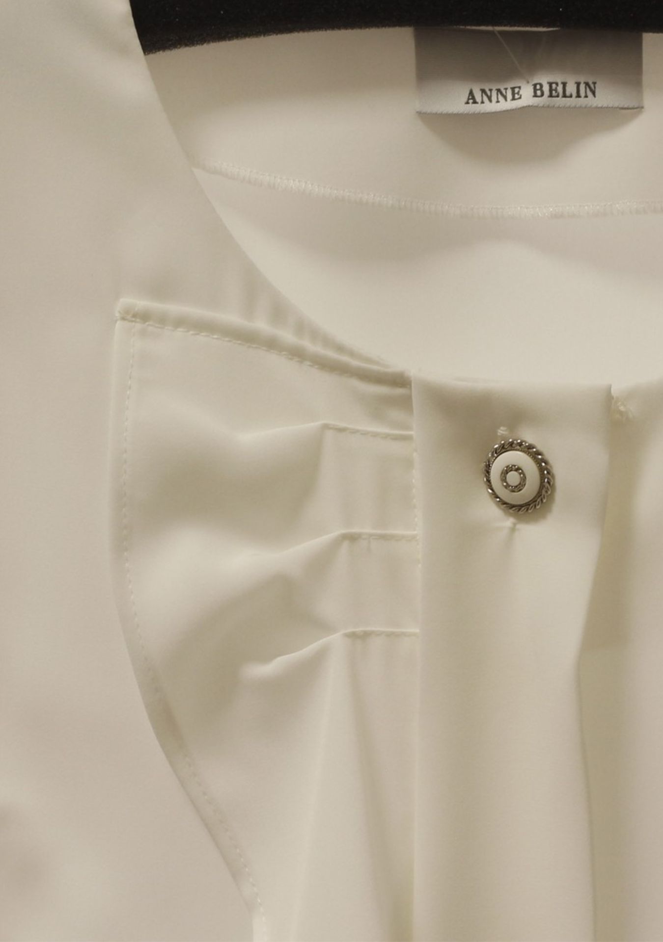 1 x Anne Belin White Shirt - Size: 18 - Material: 100% Polyester - From a High End Clothing Boutique - Image 5 of 9