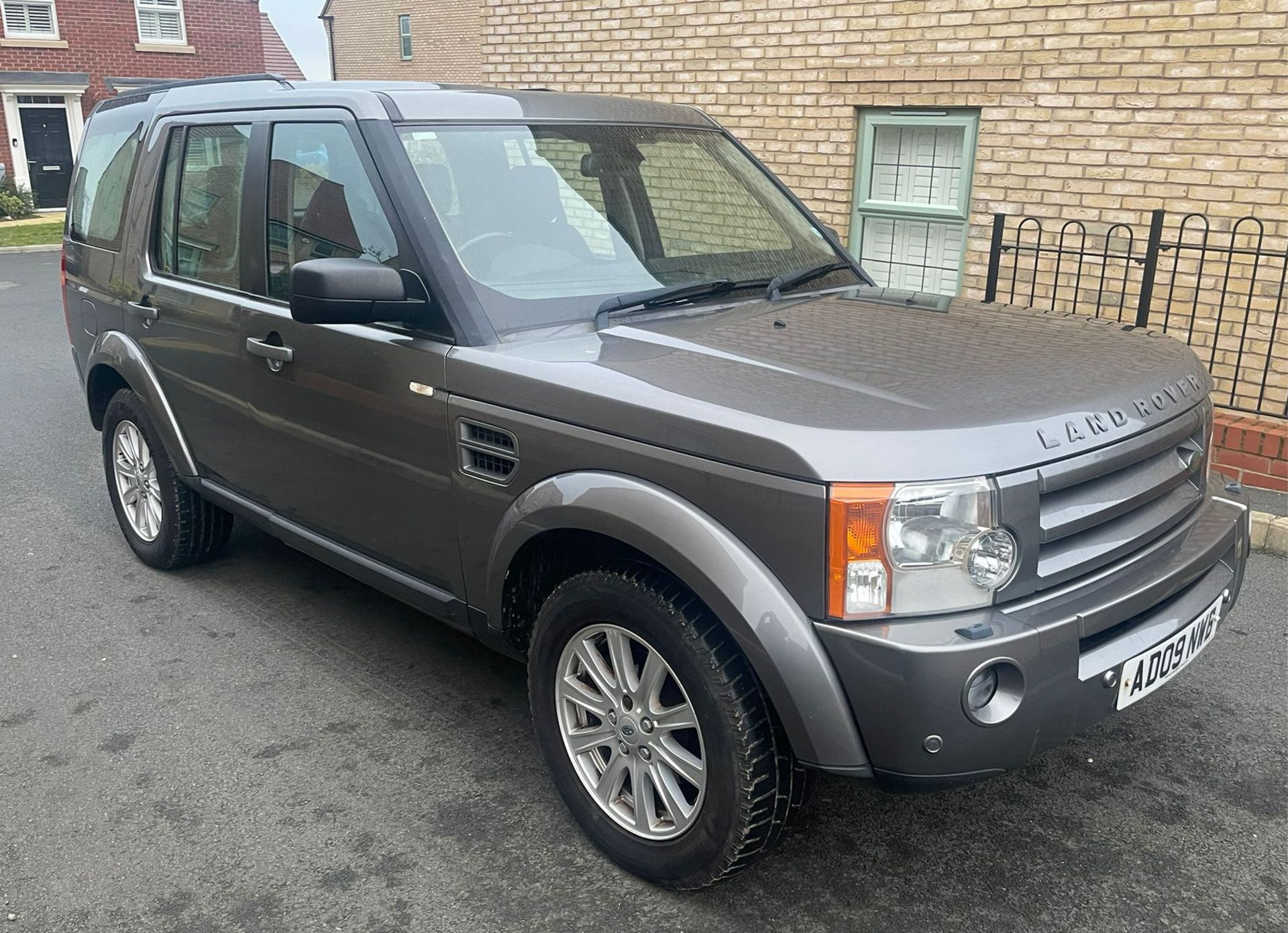 2009 Land Rover Discovery Tdv6 190 Auto Diesel SUV - Image 2 of 15