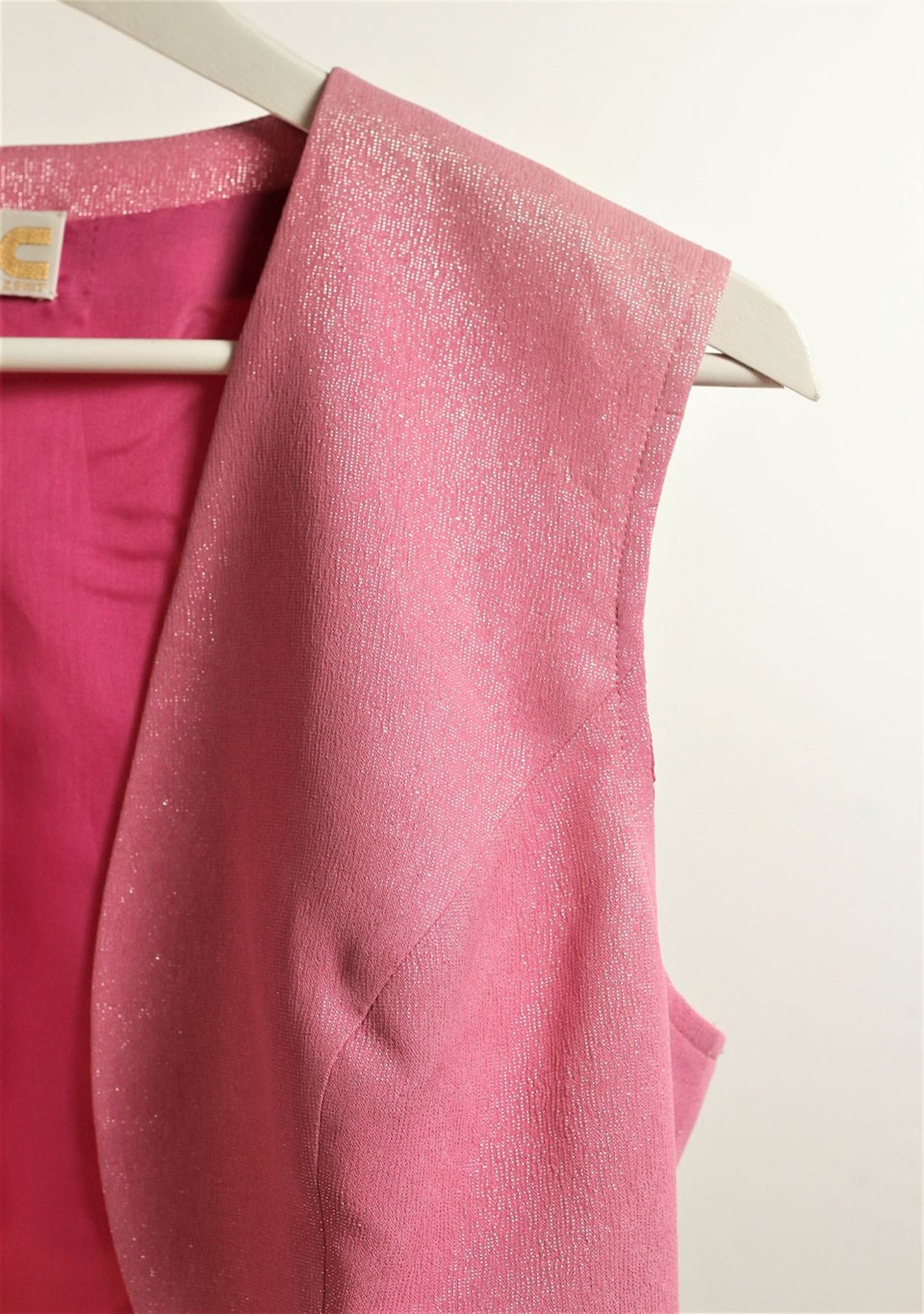 1 x Boutique Le Duc Pink Waistcoat - Size: L - Material: 49% Cotton, 40% Acetate, 11% Poly metal - Image 6 of 7