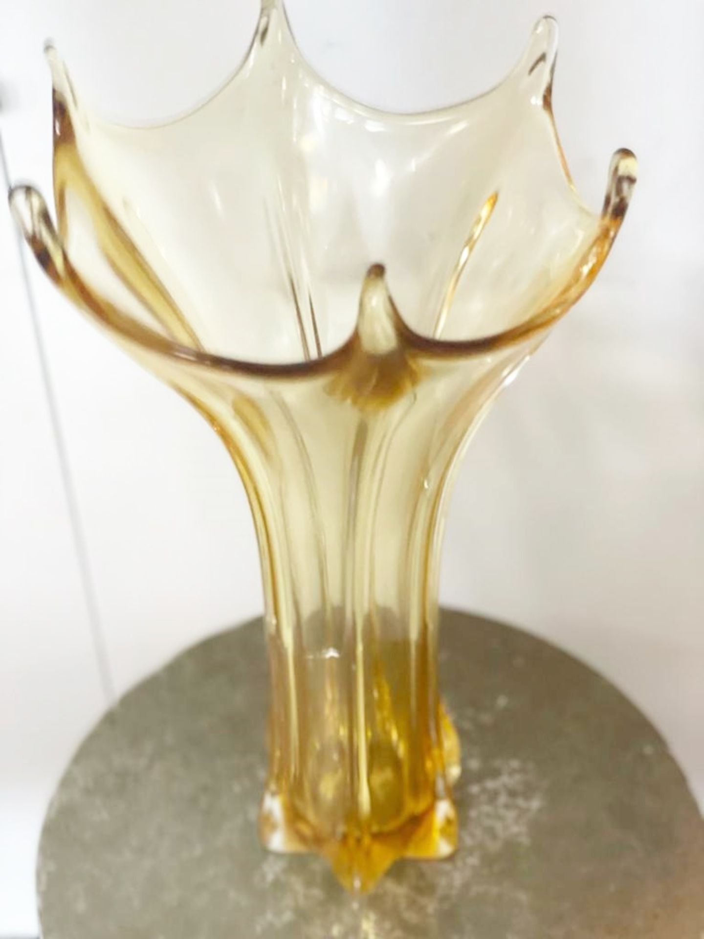 1 x Tall Tinted Yellow Glass Vase - Ref: AUR158  - CL652 - Location: Altrincham WA14 Dimensions: