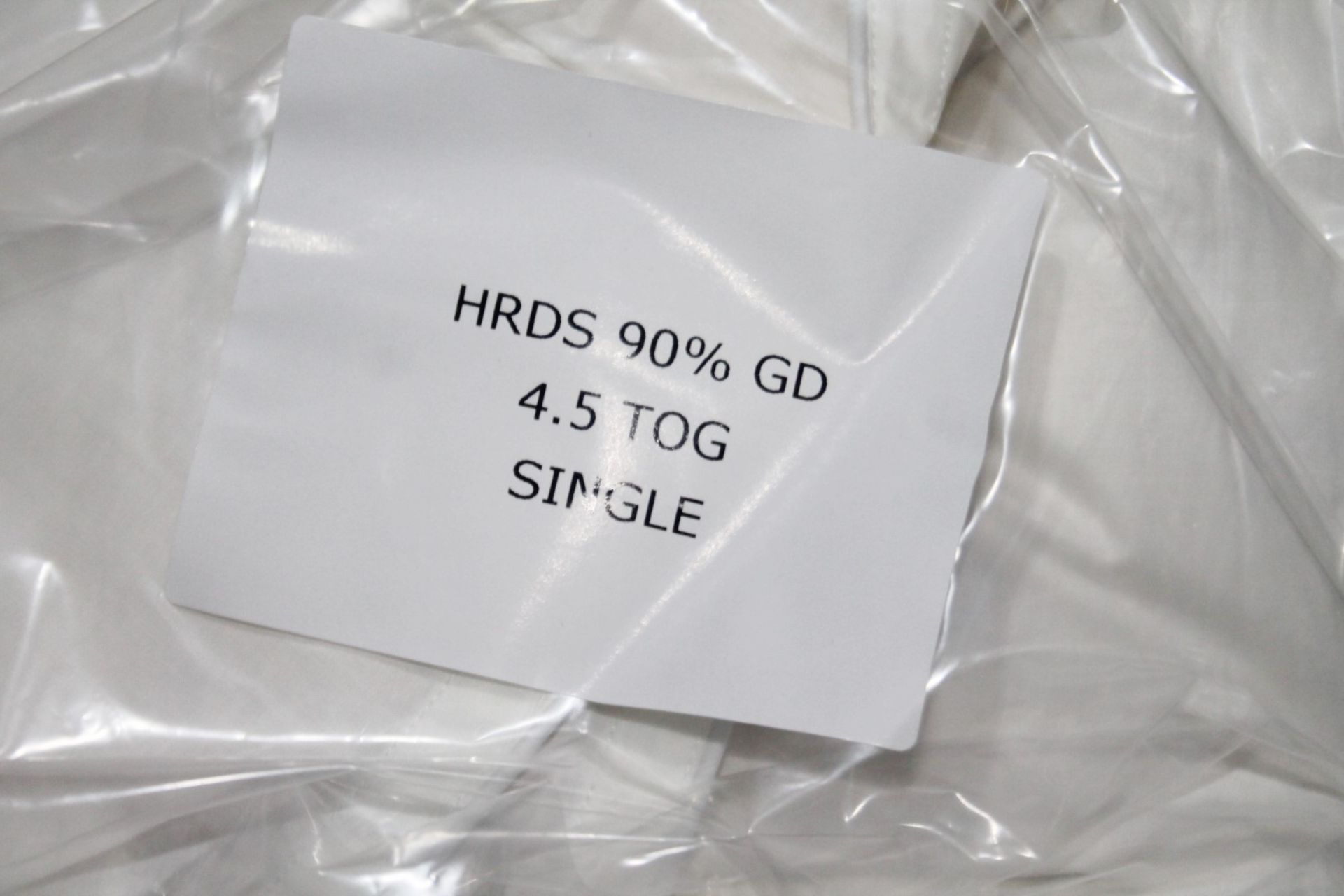 1 x HARRODS OF LONDON Single 90% European Goose Down Duvet (4.5 Tog) - Dimensions: 135 x 200cm - - Image 7 of 7