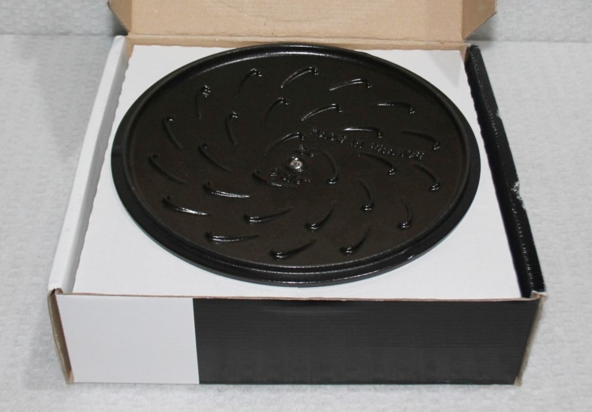 1 x STAUB Black Round Chistera Braiser Sauté Pan (24cm) - Original Price £199.00 - Unused Boxed - Image 5 of 9