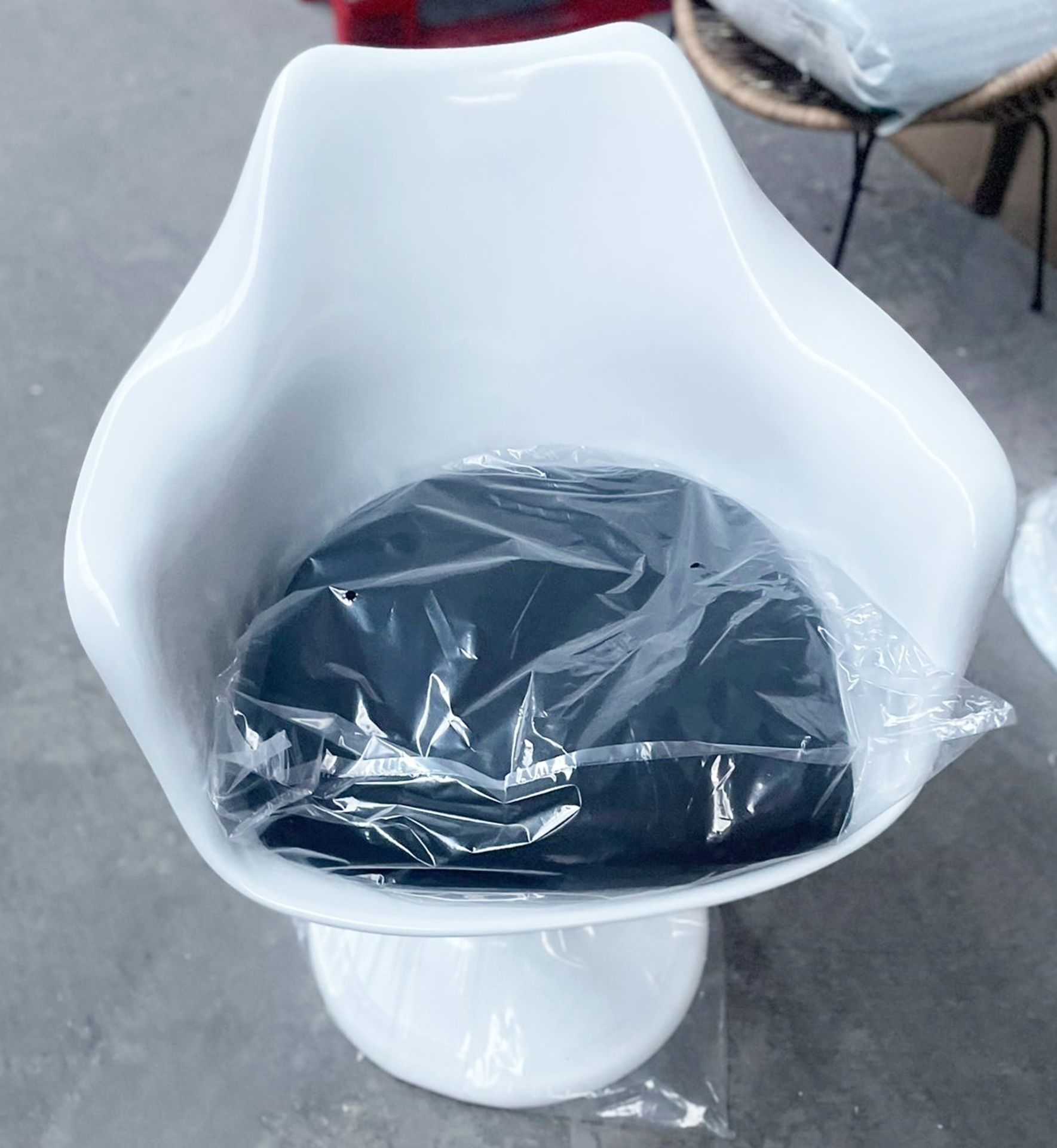 1 x Eero Saarinen Inspired Tulip Armchair In White With Black Fabric Cushion - Brand New & Boxed