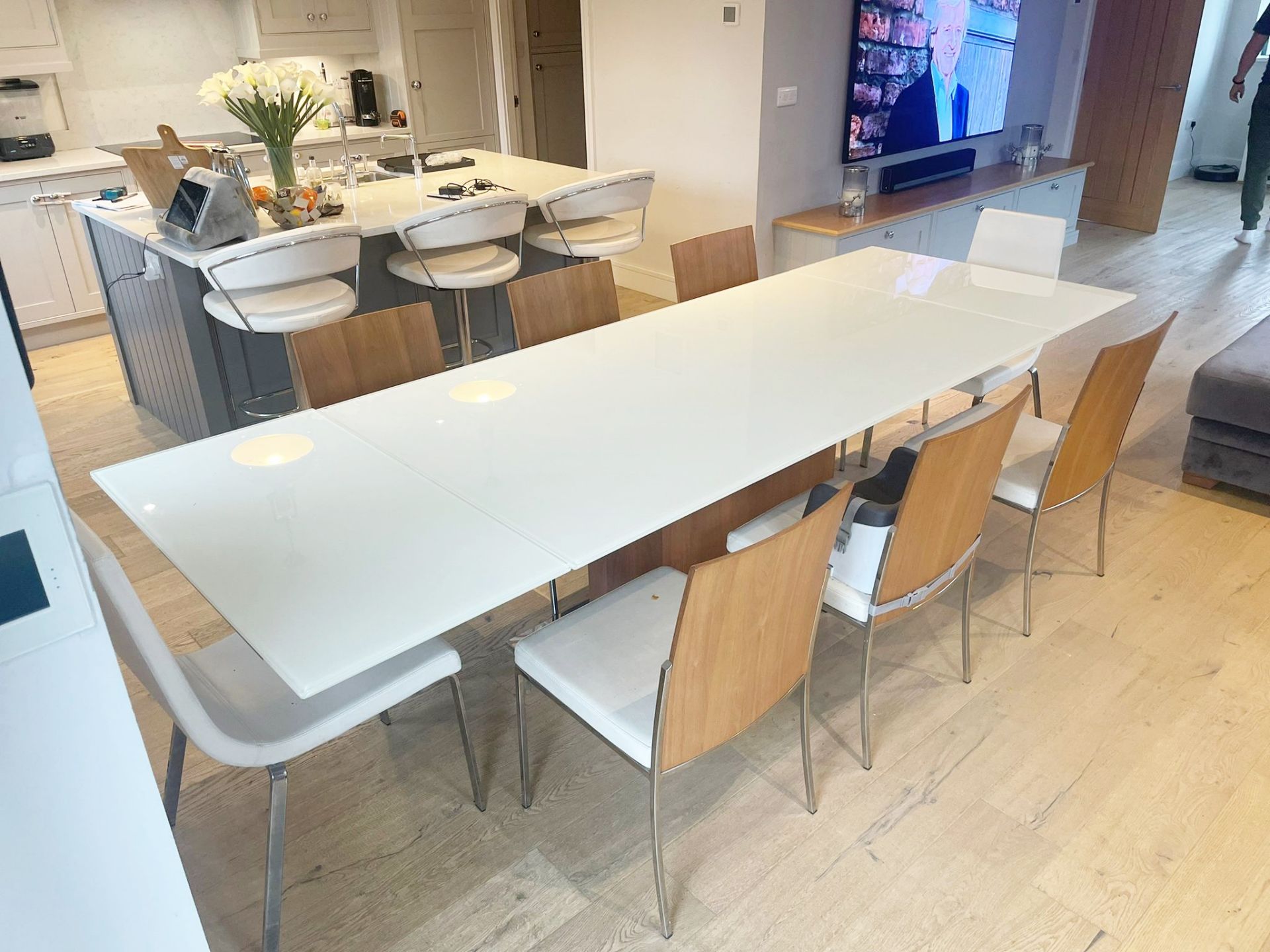 1 x CALLIGARIS 2.8 Metre Italian Glass-topped Extending Dining Table With 8 x Calligaris Chairs - Image 7 of 8