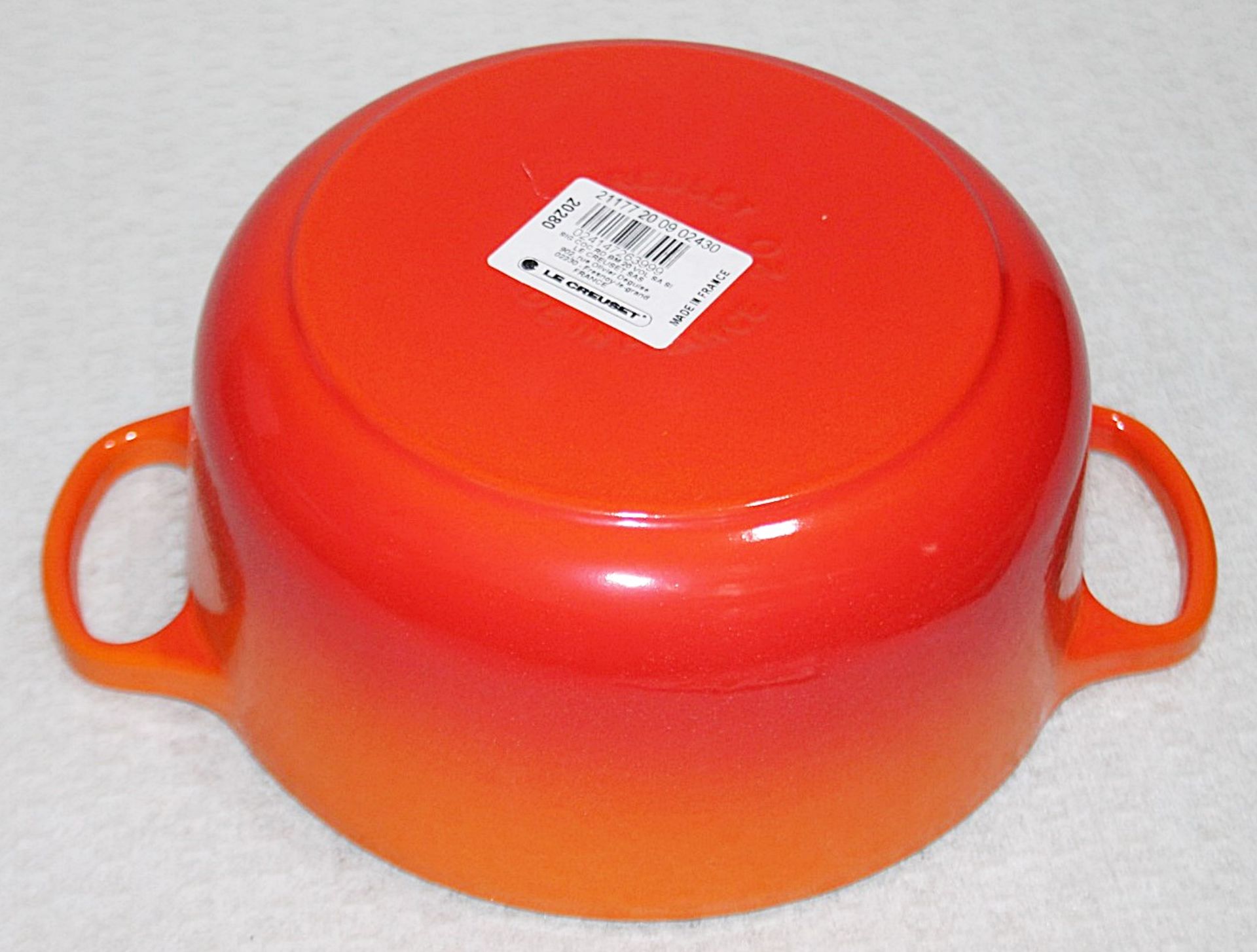 1 x LE CREUSET Cast Iron 20cm Signature Round Casserole Dish With Lid In Volcanique Flame Orange - - Image 11 of 12