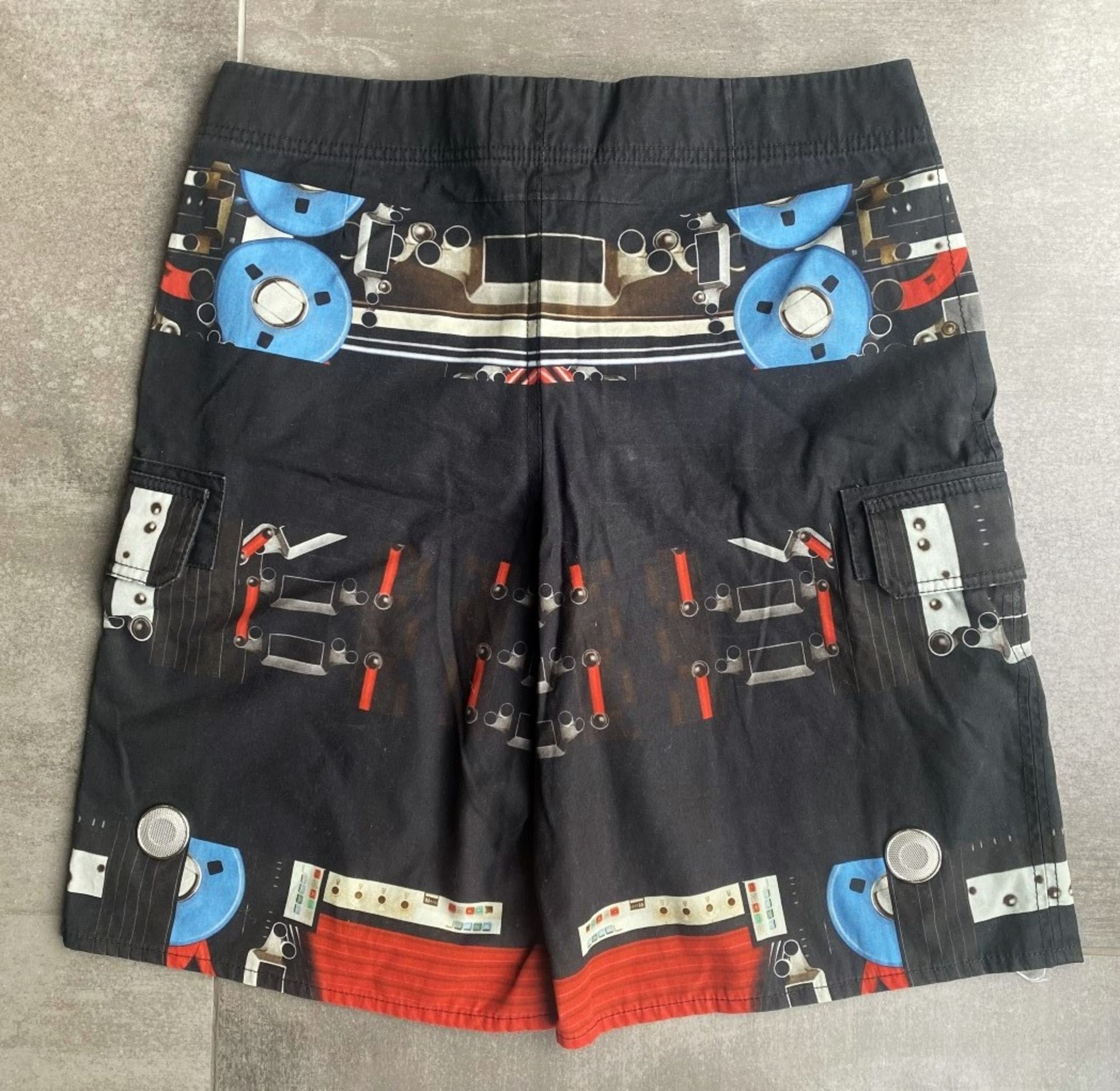 1 x Pair Of Men's Genuine Givenchy Shorts In Multi / Navy - Waist Size: UK32 / IT48