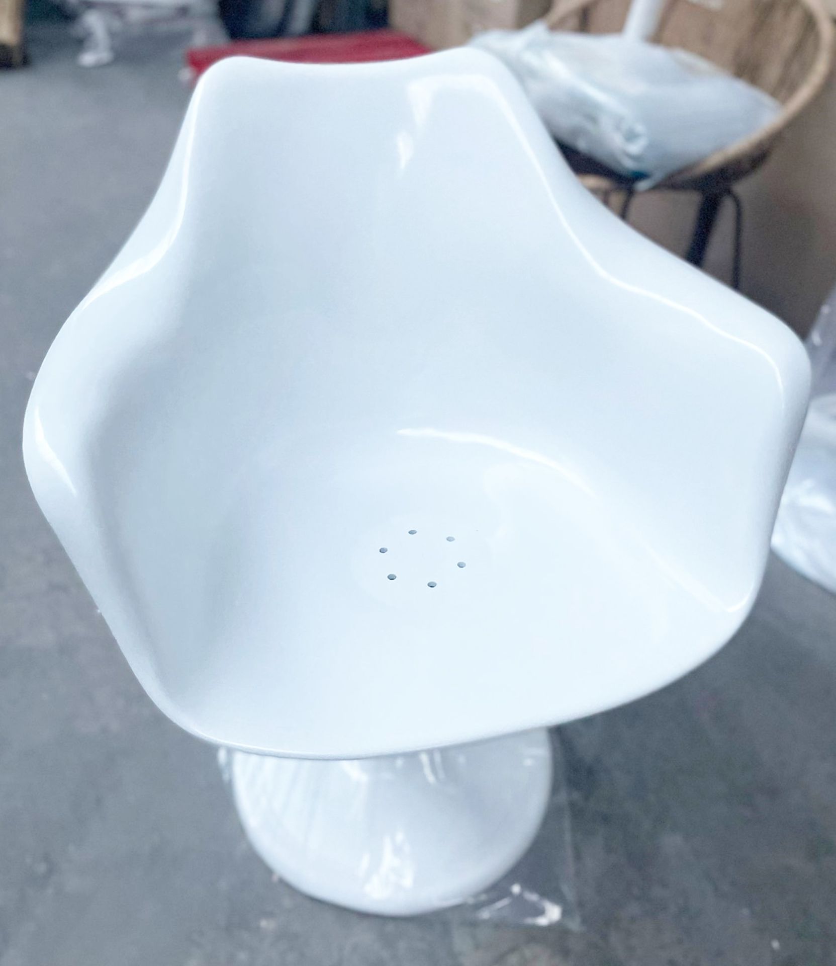 1 x Eero Saarinen Inspired Tulip Armchair In White With Black Fabric Cushion - Brand New & Boxed - Image 2 of 6