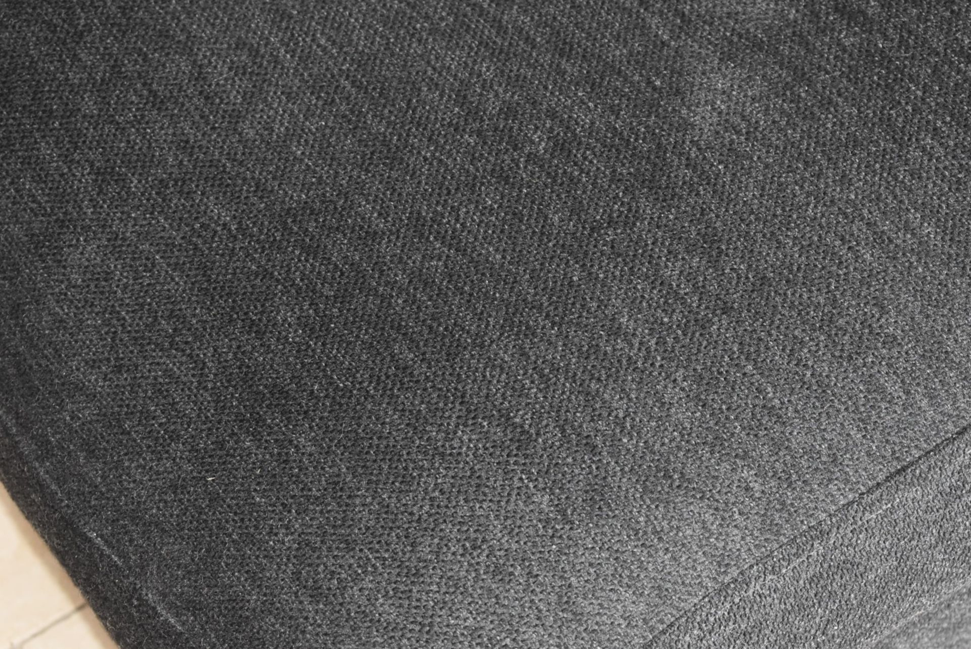 1 x Large Corner Sofa Upholstered in Dark Grey Grey Fabric - Inc Footstool - NO VAT ON THE HAMMER! - Image 8 of 15