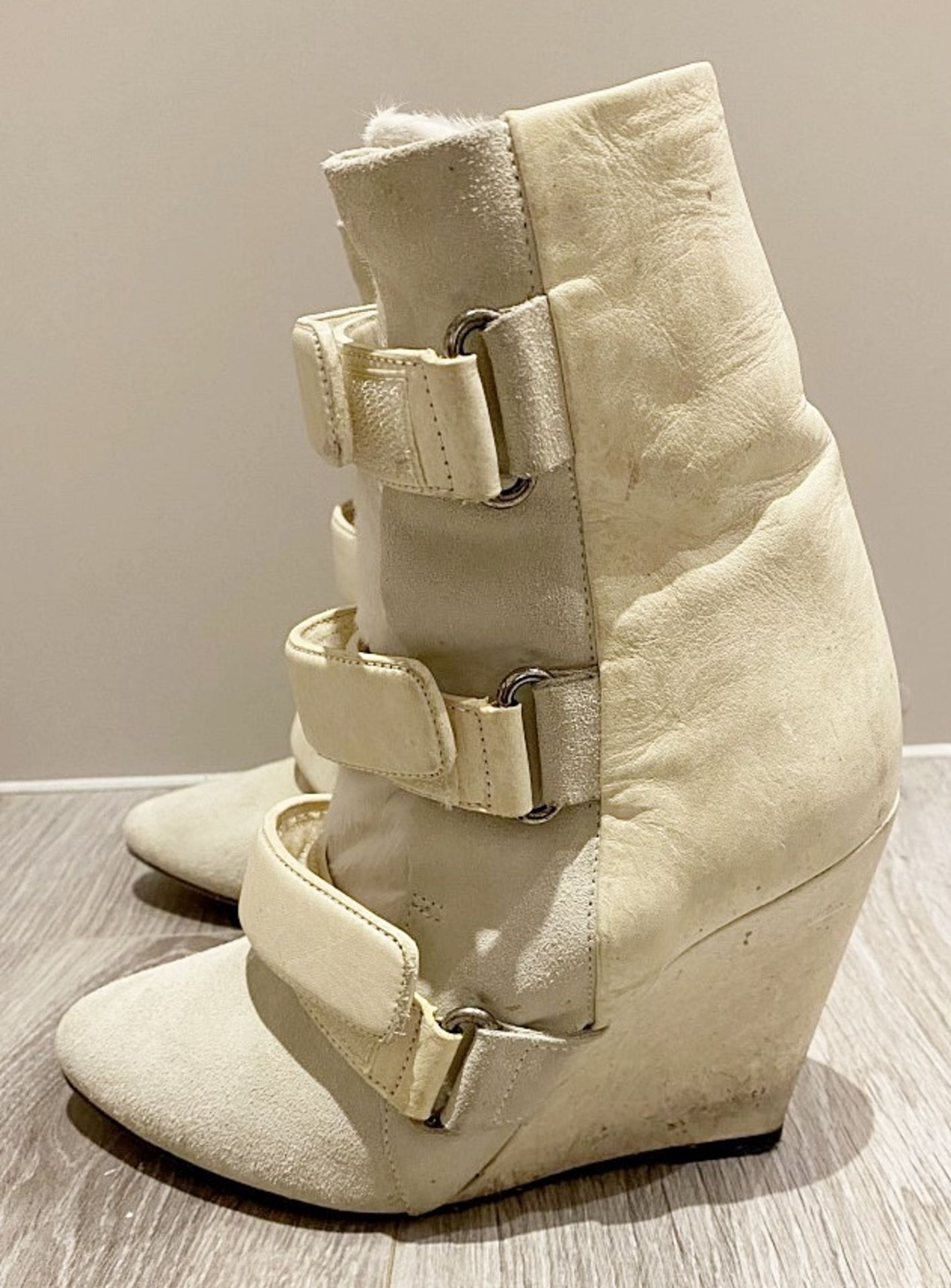 1 x Pair Of Genuine Isabel Marant Boots In Crème And Fur - Size: 37 - Preowned in Very Good Conditio