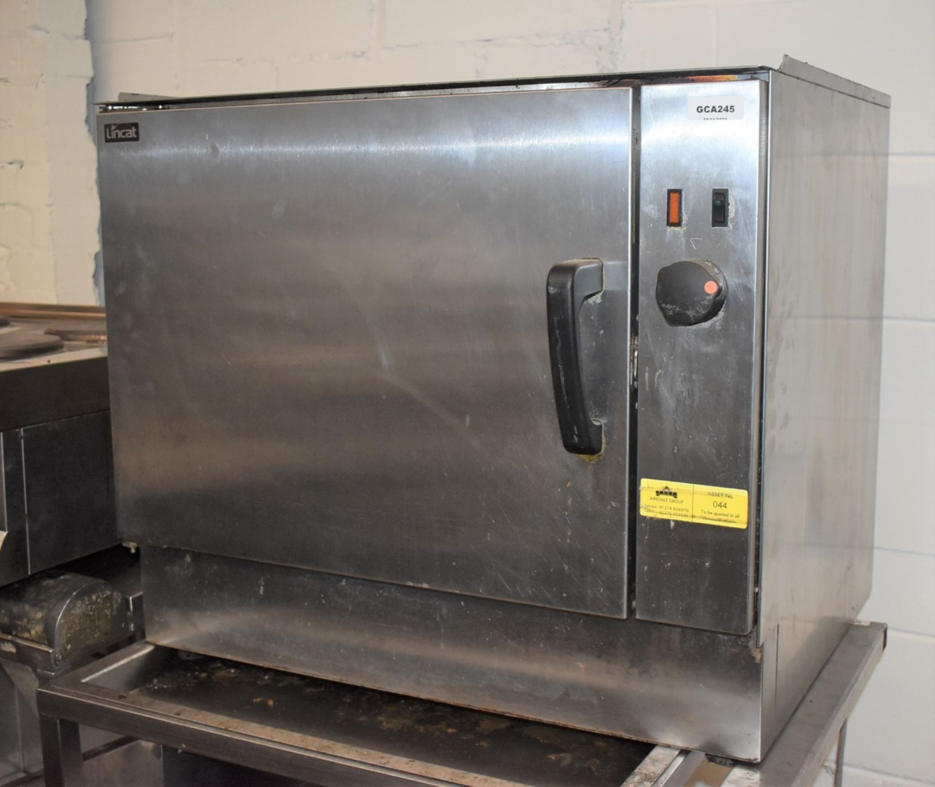 1 x Lincat Silverlink 600 Fan Assisted Electric Oven - Model V7/4 - 75cm Width - RRP £1,300 - - Image 2 of 8