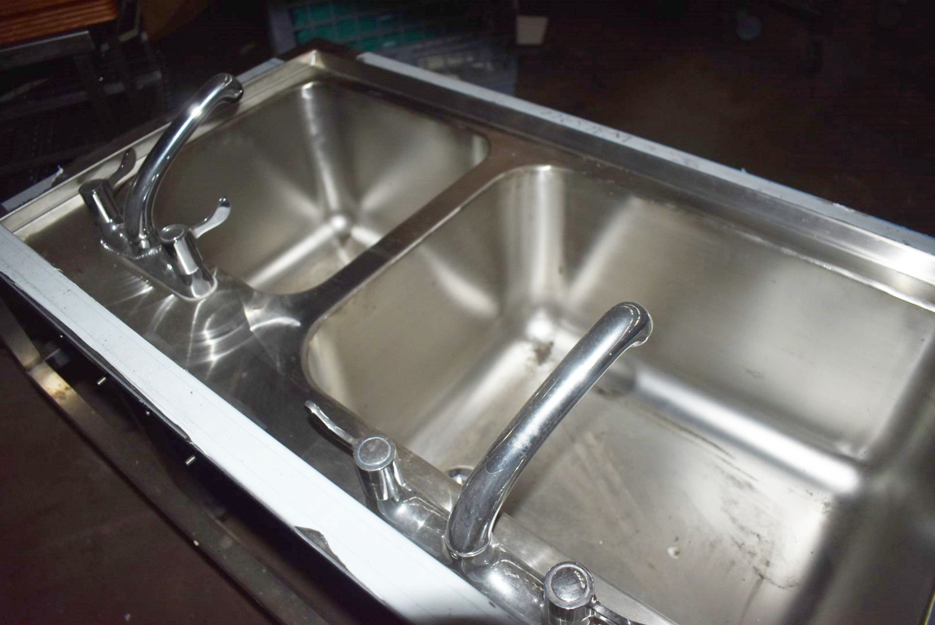 1 x Stainless Steel Wash Station Cabinet With Two Large Sink Bowls, Mixer Tap and Overhead Drying - Image 9 of 12