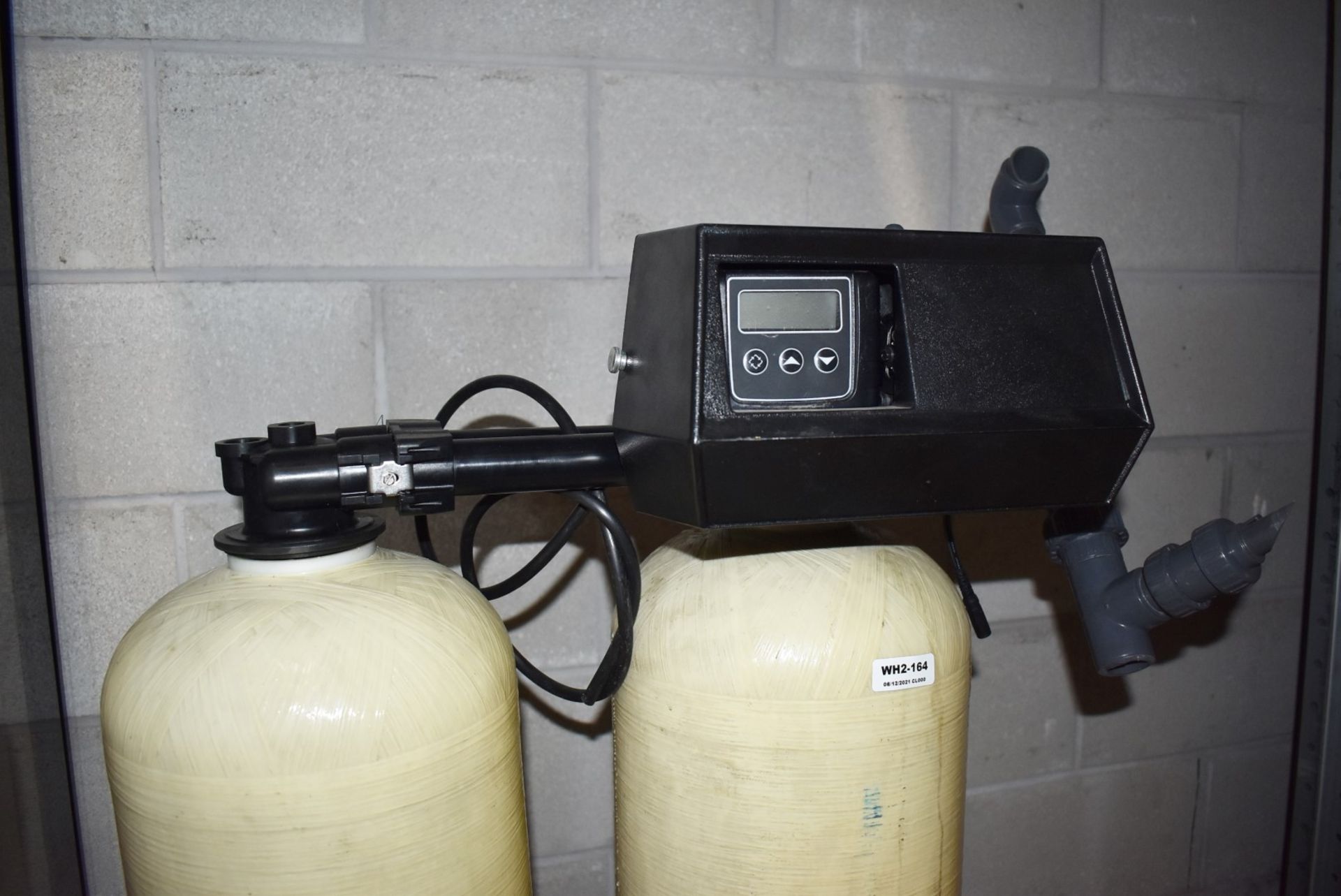 1 x Clack Duplex Water Softener System With Pentair VC9100 Control Valve - Height 120 cms - Ref: - Image 2 of 12