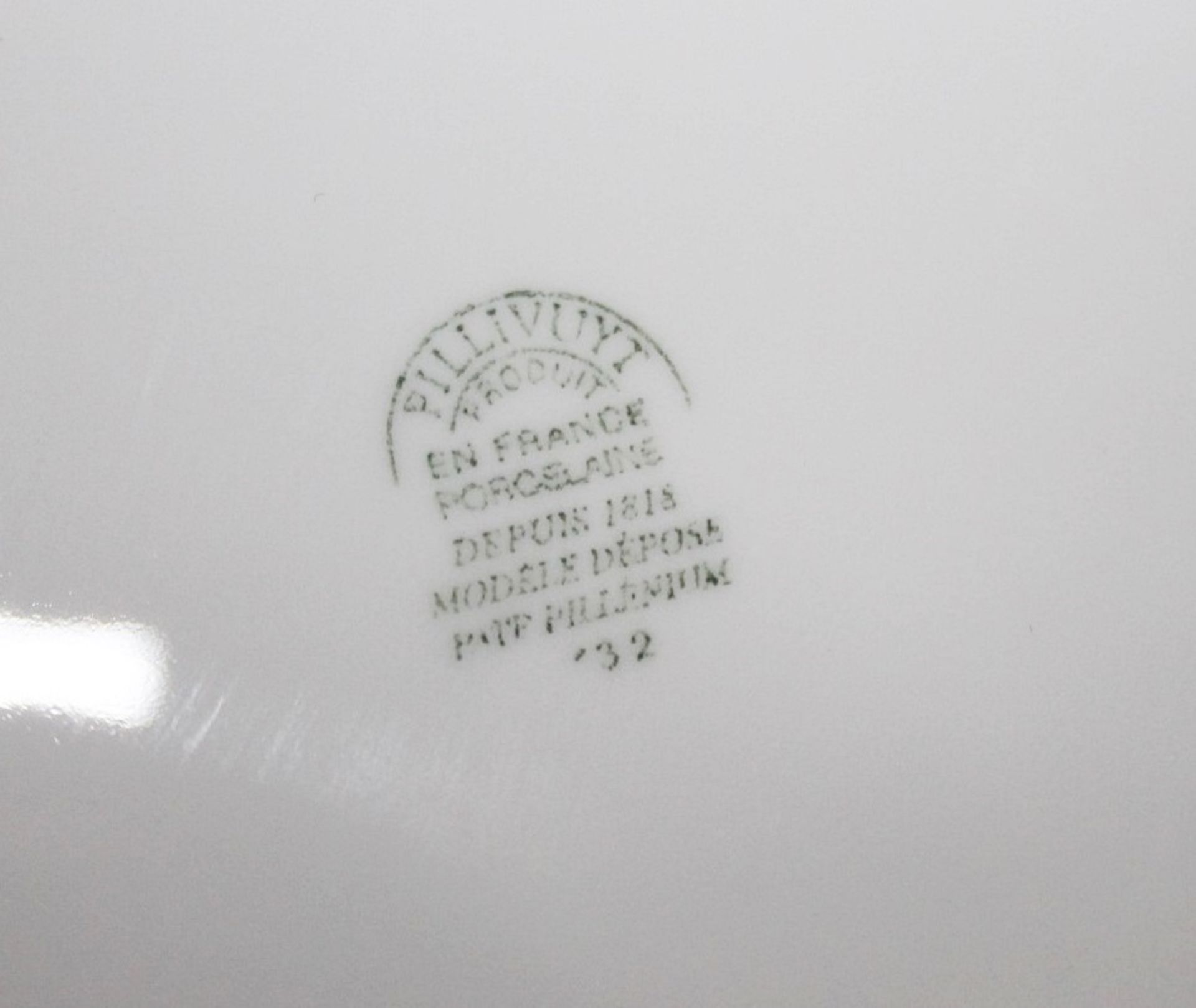 50 x PILLIVUYT Porcelain Side / Starter Plates In White Featuring 'Famous Branding' In Gold - Image 4 of 5