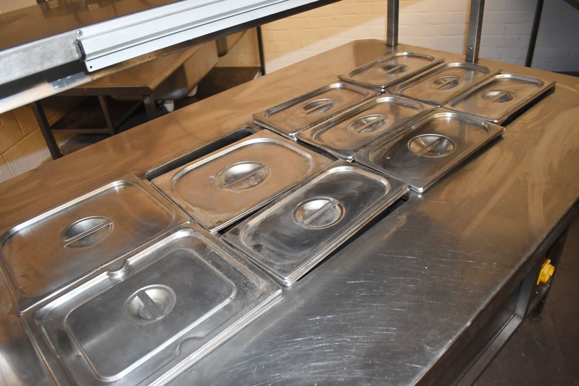 1 x Baine Marie Food Warming Island With Passthrough Plate Warmers, Hot Cupboard and 10 Gastro - Image 3 of 22