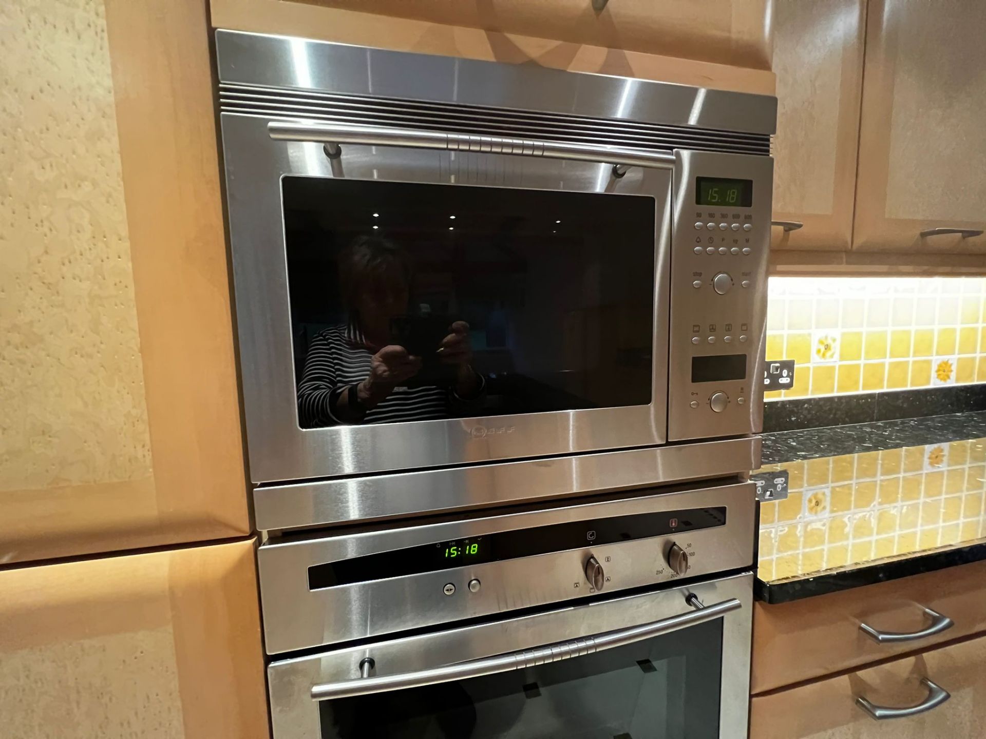 1 x English Rose Bespoke Fitted Kitchen With 30mm Granite Worktops, Integrated Neff Appliances And - Image 14 of 23