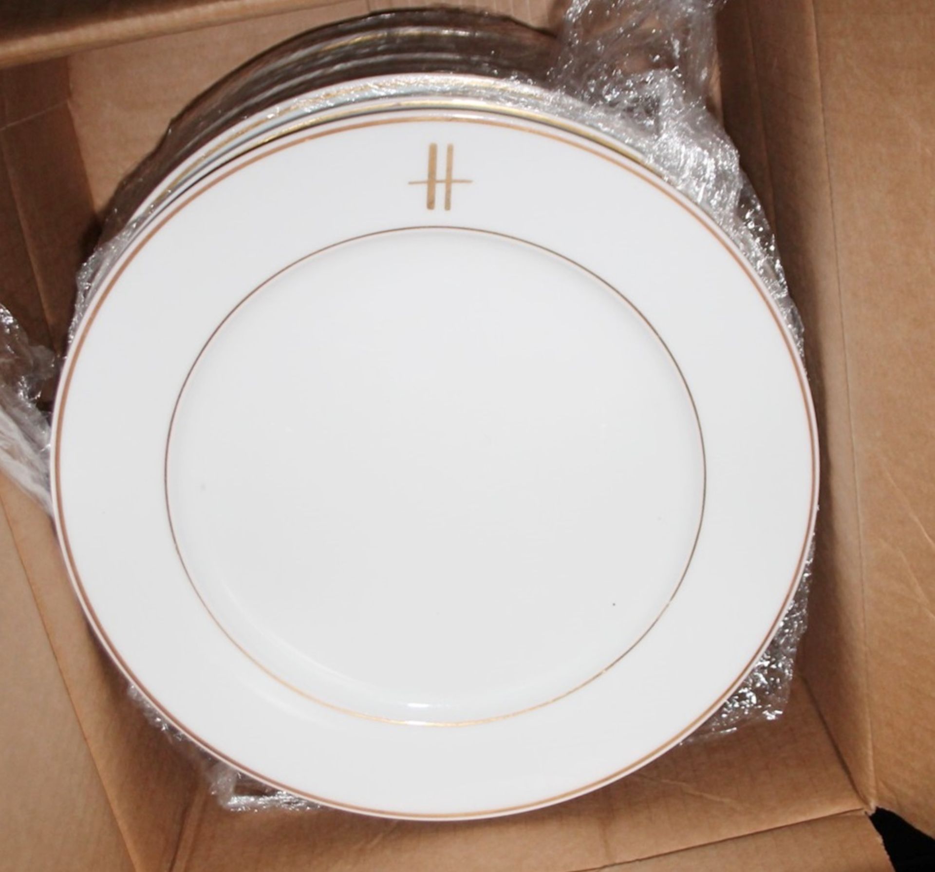36 x PILLIVUYT Large Dinner Charger Plates In White Featuring 'Famous Branding' In Gold - - Image 5 of 5
