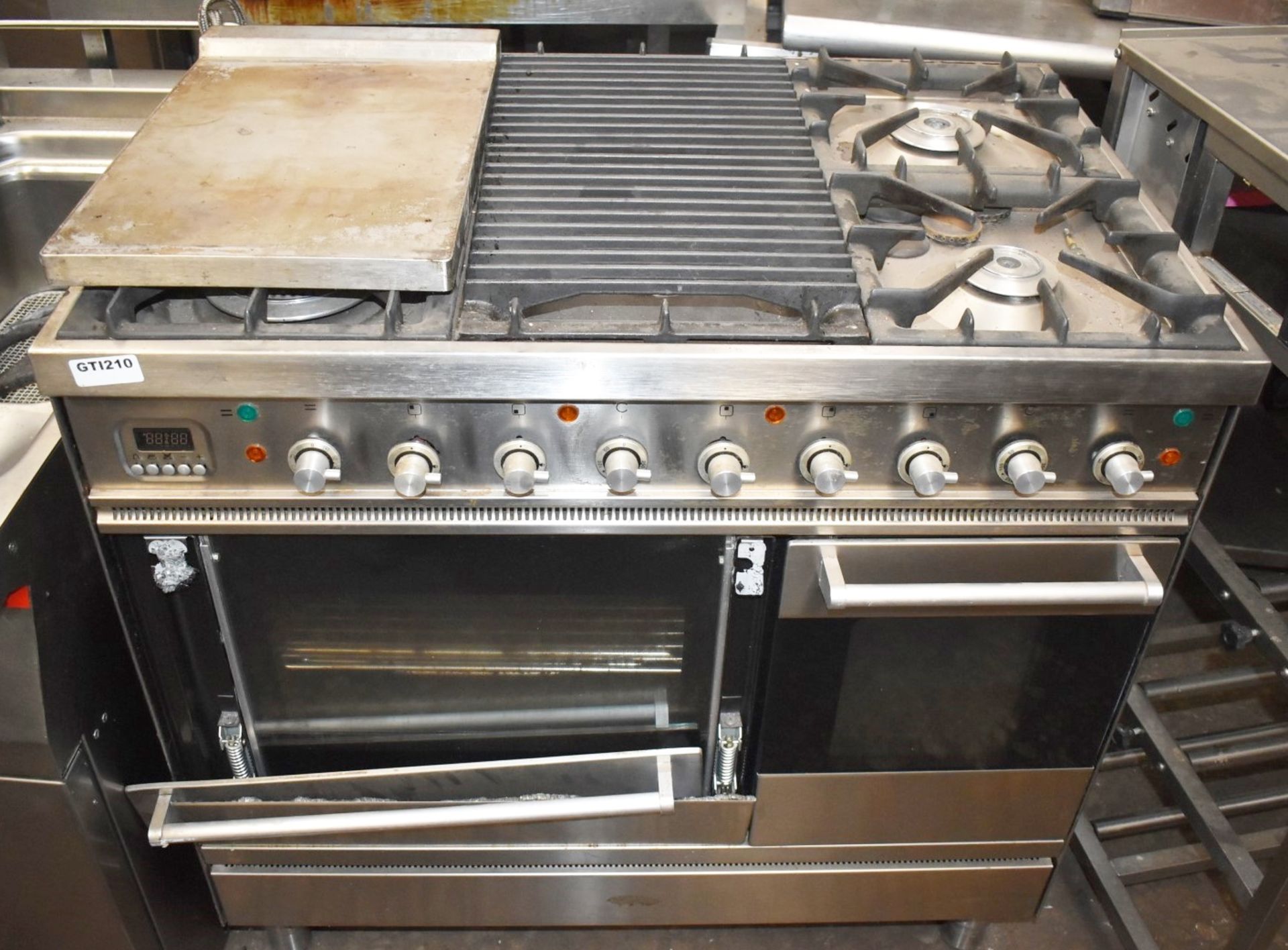 1 x Britainia 90cm Gas Range Cooker With Stainless Steel Finish and Accessories - Requires Attention