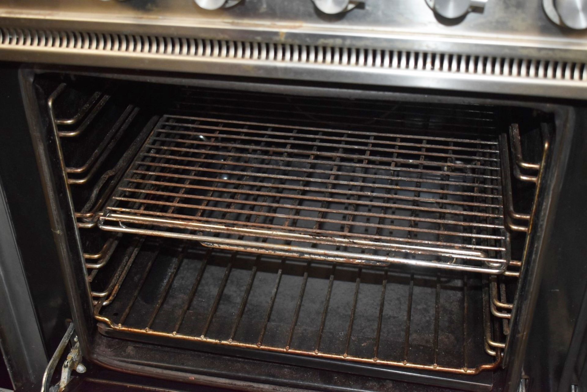 1 x Britainia 90cm Gas Range Cooker With Stainless Steel Finish and Accessories - Requires Attention - Image 8 of 10