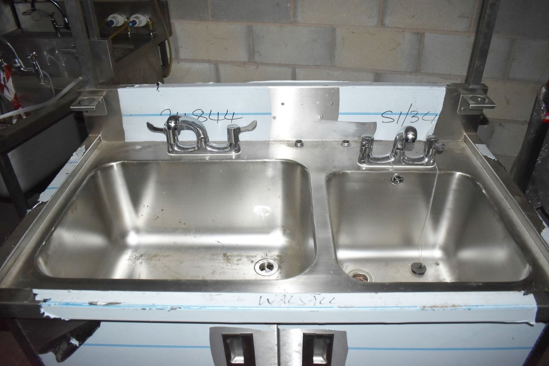 1 x Stainless Steel Wash Station Cabinet With Two Large Sink Bowls, Mixer Tap and Overhead Drying - Image 6 of 12