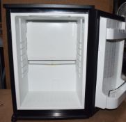 1 x Vitrifrigo Mini Refrigerator in Black - Model C330P - Ref: MPC139 P1- CL678 - Location: