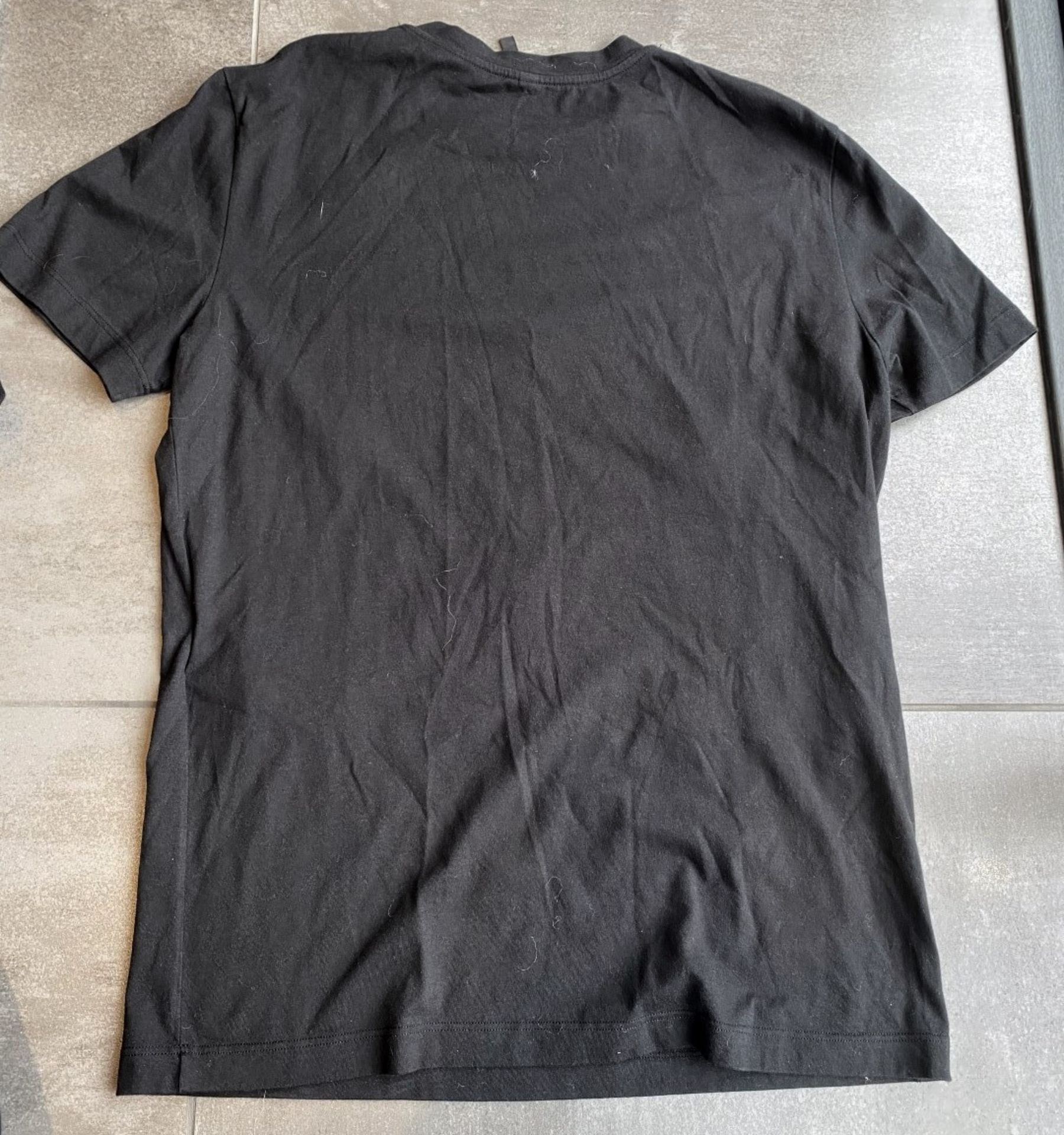 1 x Men's Genuine Versace Designer T-Shirt In Jet Black - Size: Medium - Image 3 of 5