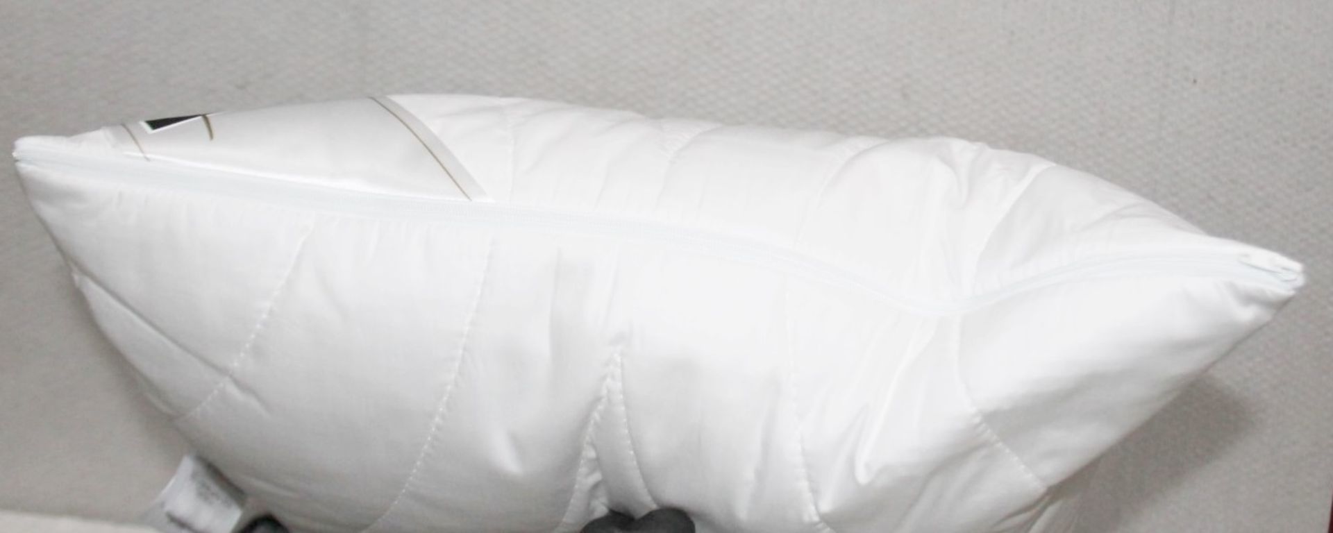 1 x BRINKHAUS 'Climasoft Outlast' Luxury Pillow (Medium Firmness) - Dimensions: 50cm x 75cm - - Image 7 of 9