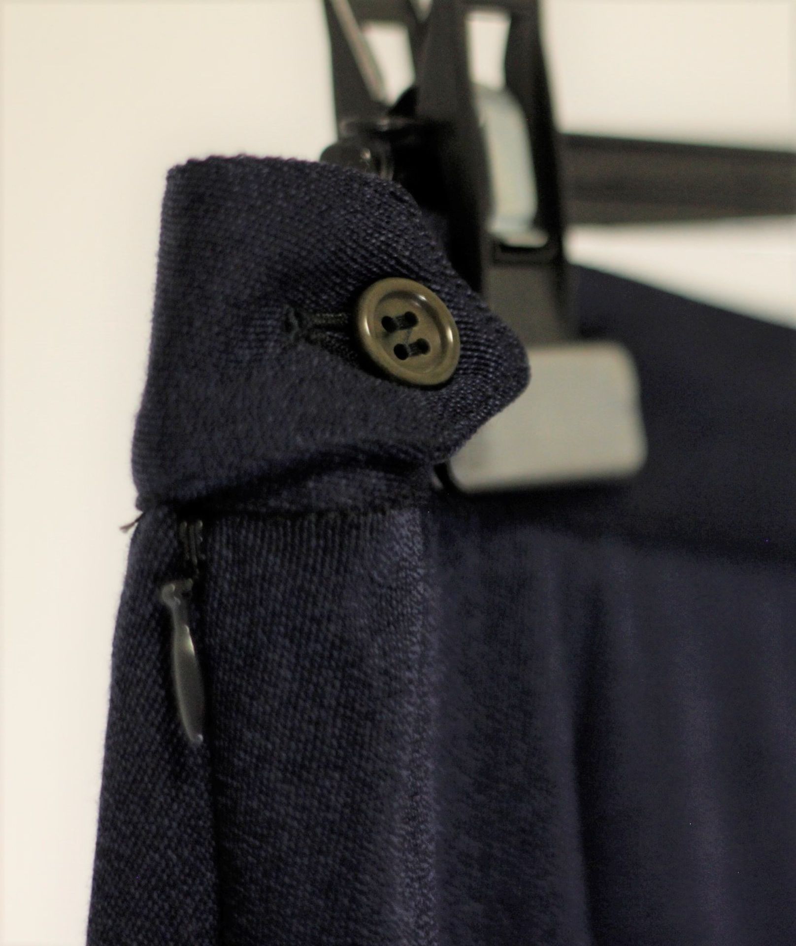 1 x Belvest Navy Trousers - Size: 26 - Material: Wool/ Cotton - From a High End Clothing Boutique In - Image 5 of 9