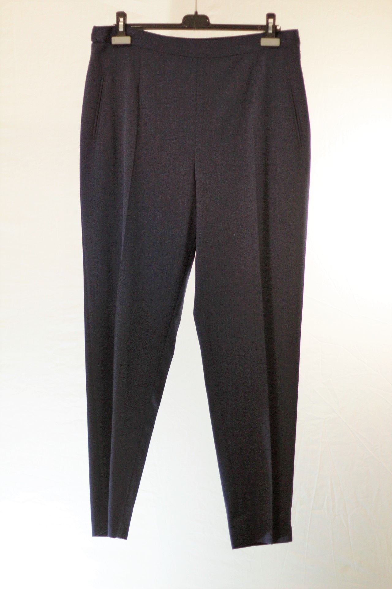1 x Belvest Navy Trousers - Size: 26 - Material: Wool/ Cotton - From a High End Clothing Boutique In - Image 9 of 9