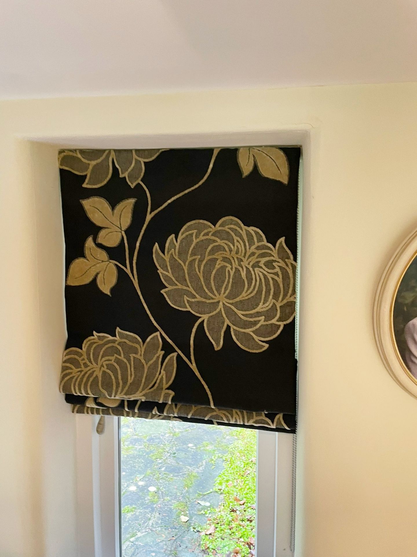 Pair Of Bespoke Fitted Lined Curtains With Matching Box Pelmet And 2 x Blinds - No VAT On HAMMER - Image 4 of 9