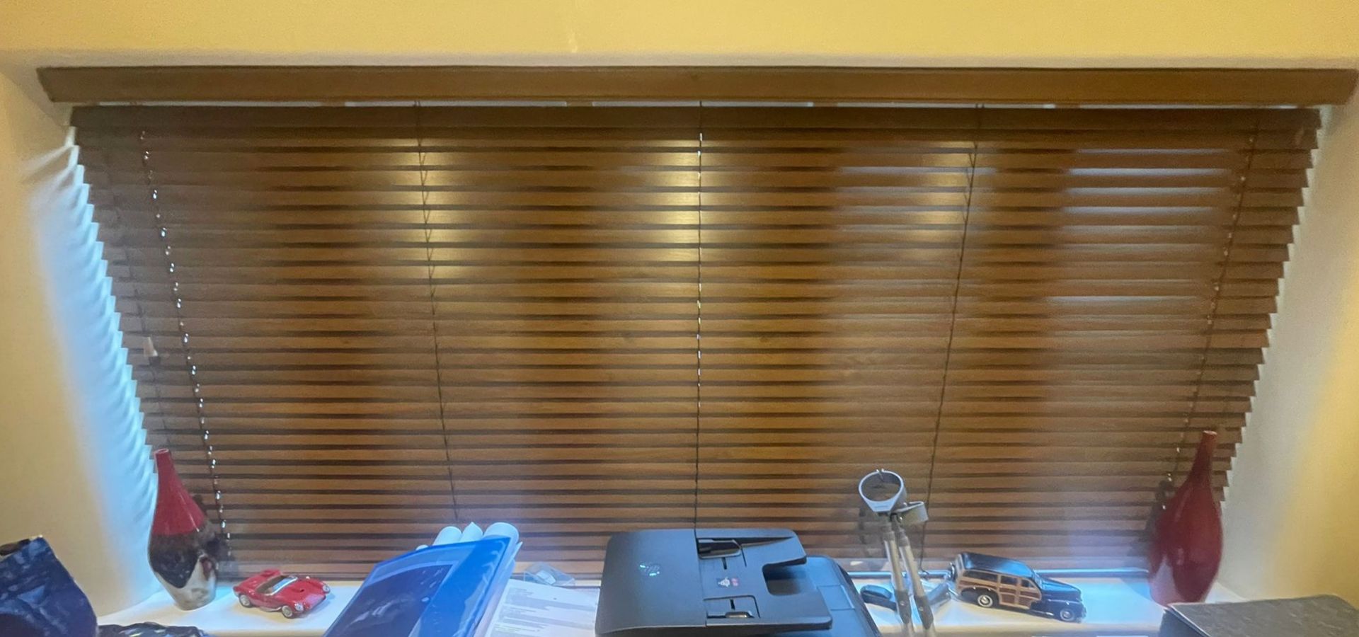 1 x Set Of Wooden Slatted Blinds - Dimensions: 126(h) x 280(w) cm - Exclusive Property In Hale Barns - Image 3 of 4
