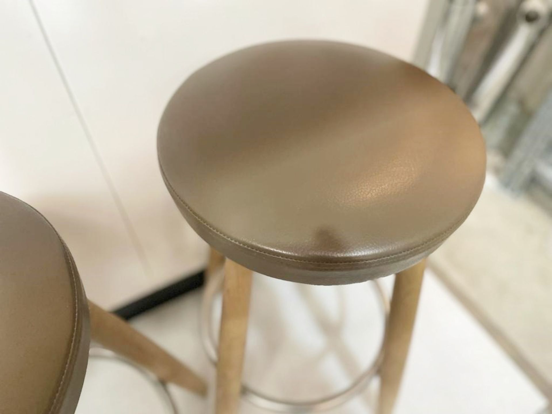 2 x Carl Hansen And Son Kitchen Leather Topped Breakfast Bar Stools Original Joint  RRP £1480.00 - - Image 2 of 6