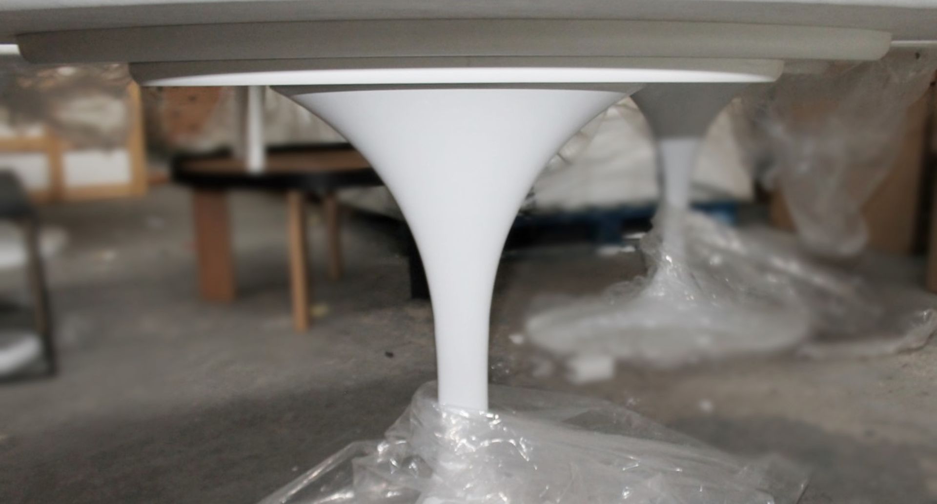 1 x Eero Saarinen Inspired Large Oval Carrara Marble-Topped Dining Table - H74cm x W150 x D120cm - Image 5 of 6