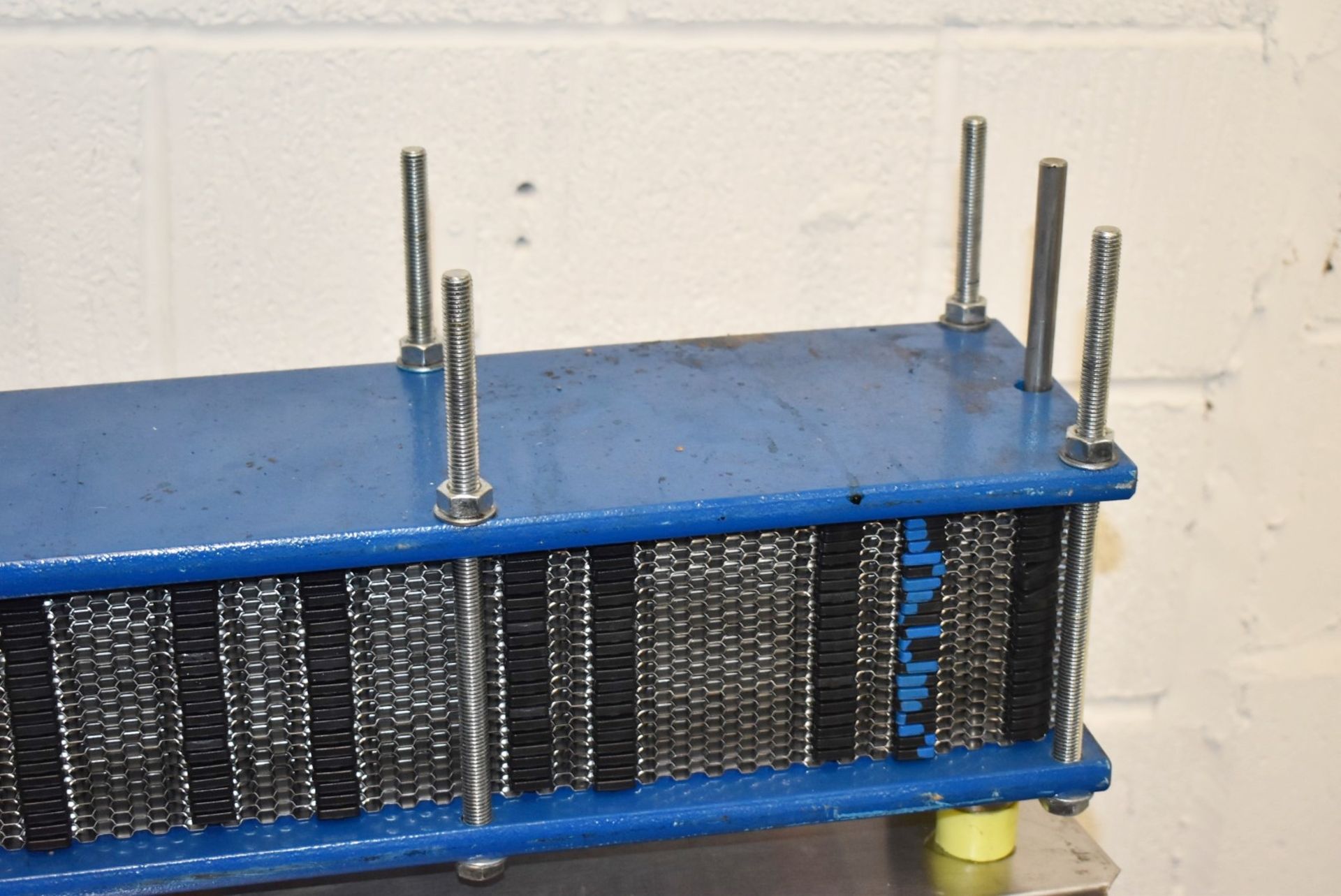 1 x UK Exchangers Gasket Plate Heat Exchanger - Type UKE 2A-3 4 3 Plates - Year: 2017 - Unused Stock - Image 5 of 12