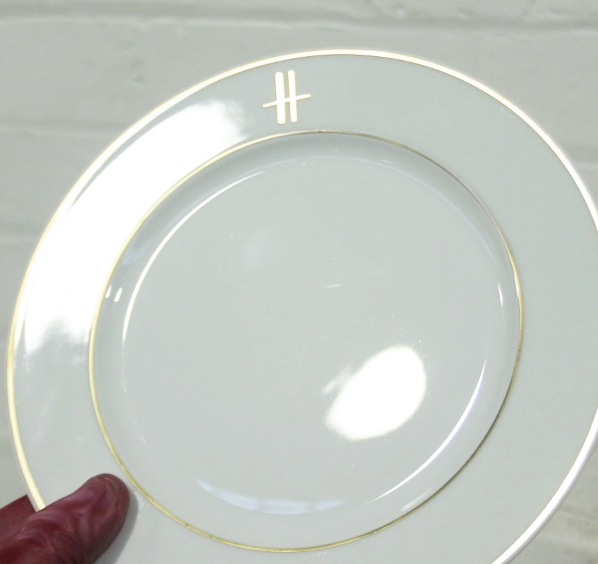 50 x PILLIVUYT Porcelain Side / Starter Plates In White Featuring 'Famous Branding' In Gold - Image 3 of 6