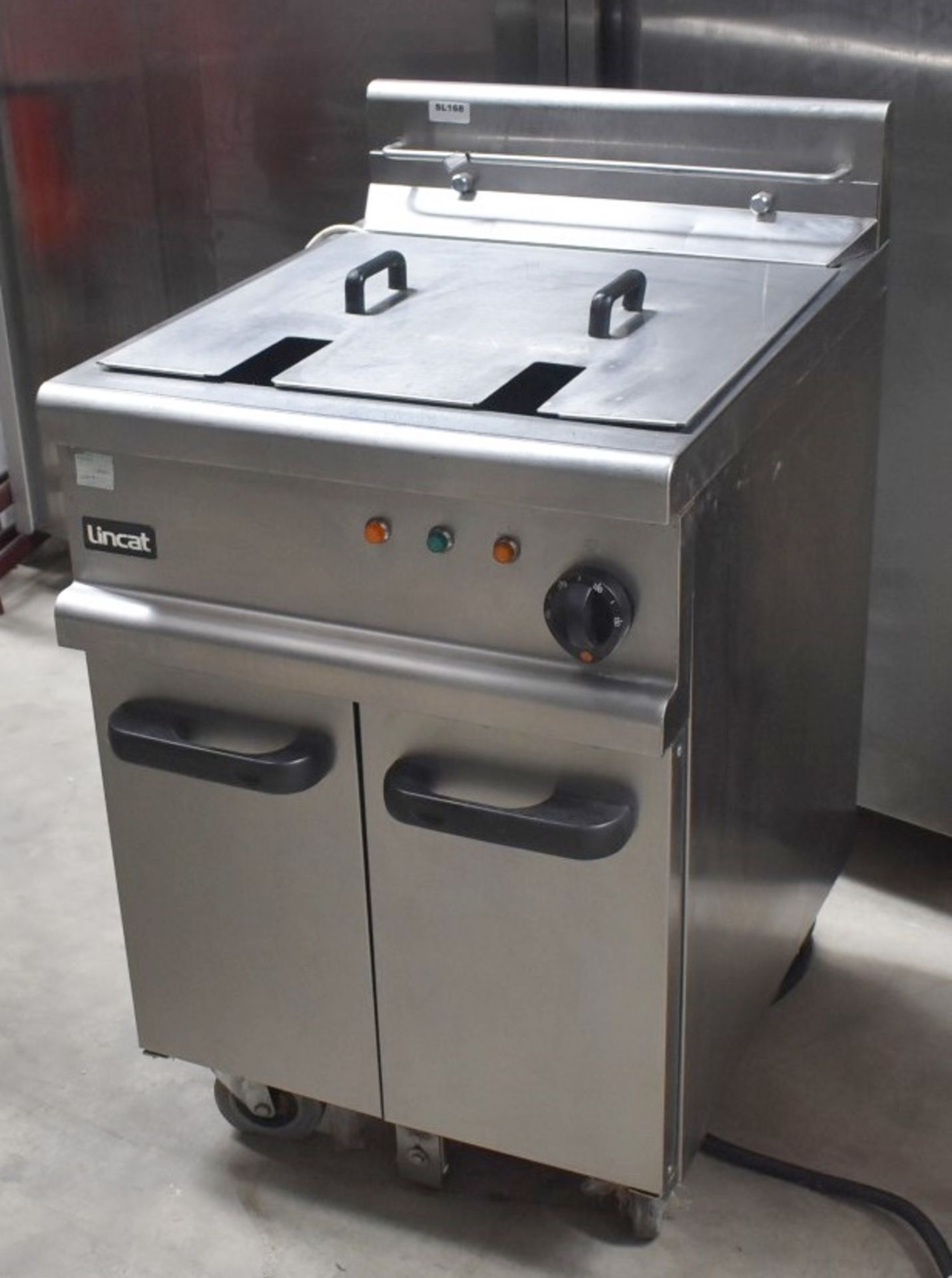 1 x Lincat Opus 700 Single Tank Electric Fryer With Built In Filtration - 3 Phase