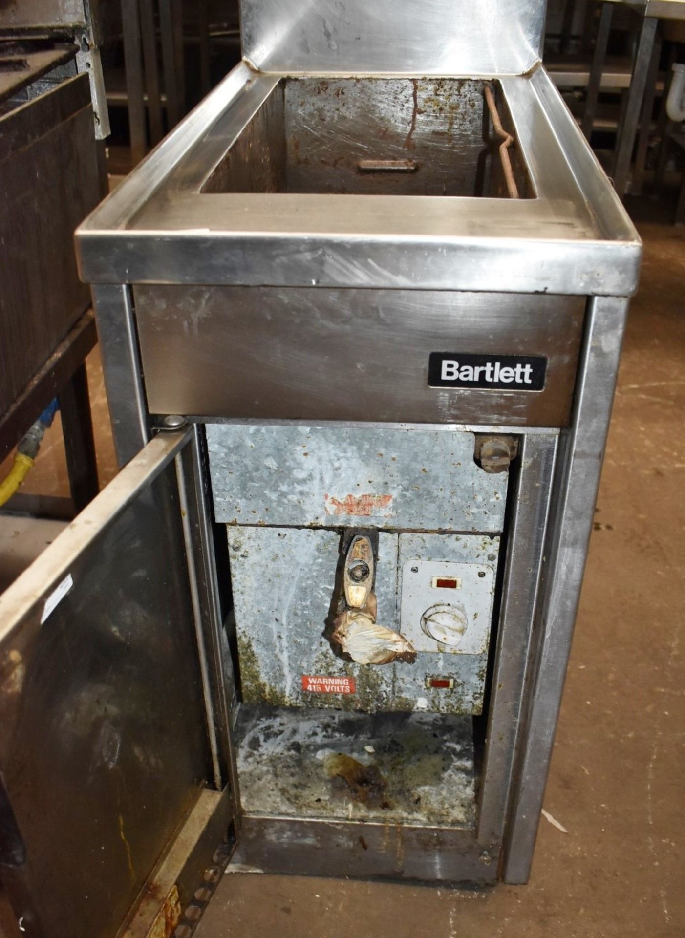 1 x Bartlett Commercial Electric Fryer - 40cm Width - CL011 - Ref: GCA506 WH5 - Location: Altrincham - Image 3 of 4