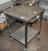 1 x Mobile Prep Bench With Undershelf - H87 x W60 x D60 cms - CL675 - Ref MMJ103 WH5 - Location:
