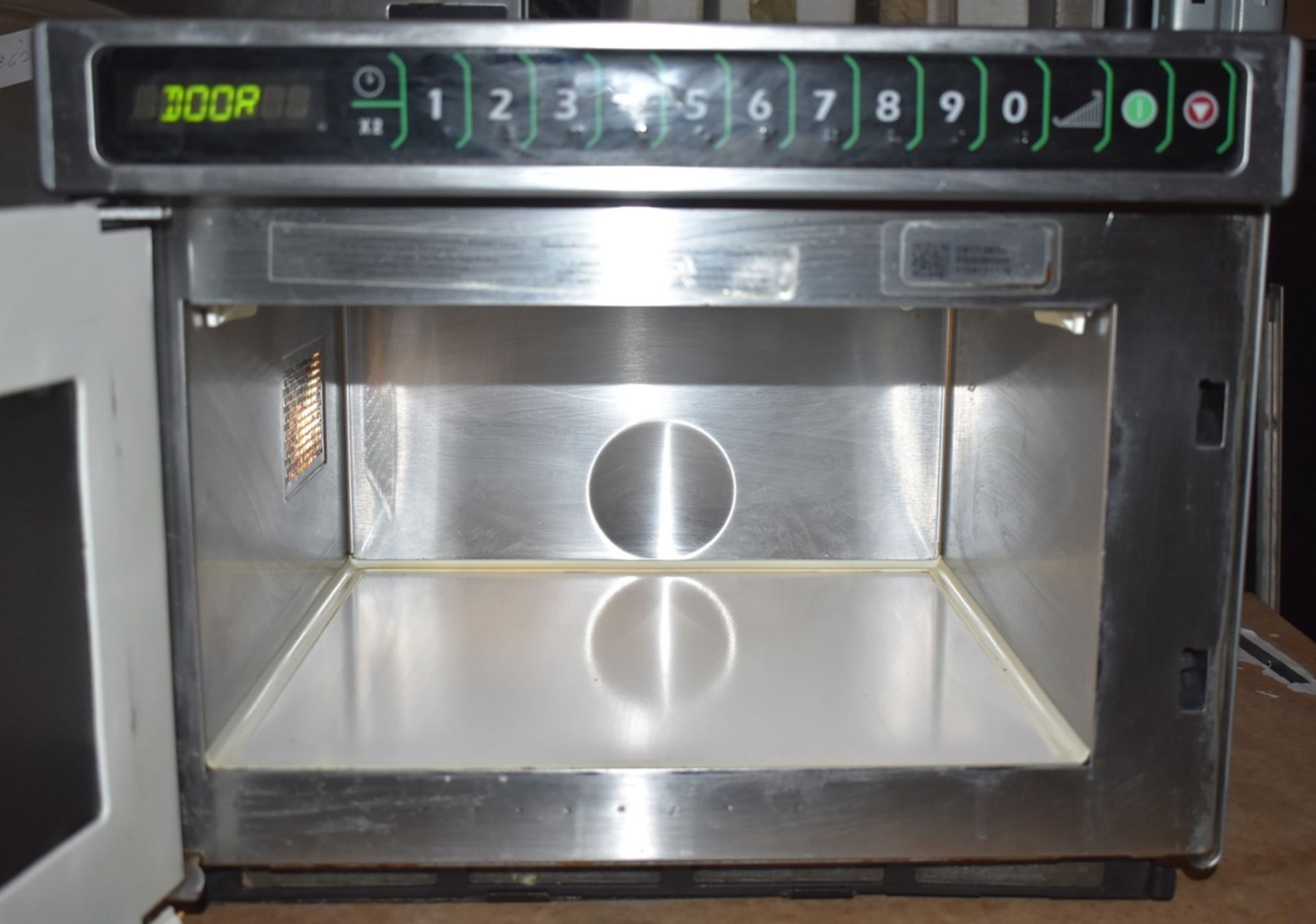 1 x Menumaster Commercial Microwave Oven - Model DEC14E2U - 1.4kW, 13A, 17Ltr - 2017 Model - - Image 3 of 13