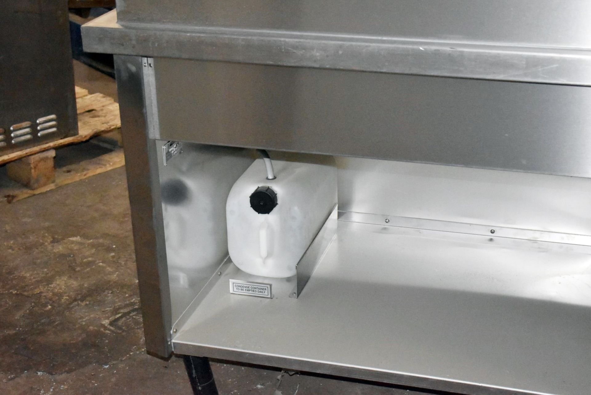 1 x Grundy Commercial Refrigerated Servery Unit With Stone Internal Panels - Stainless Steel - Image 5 of 18