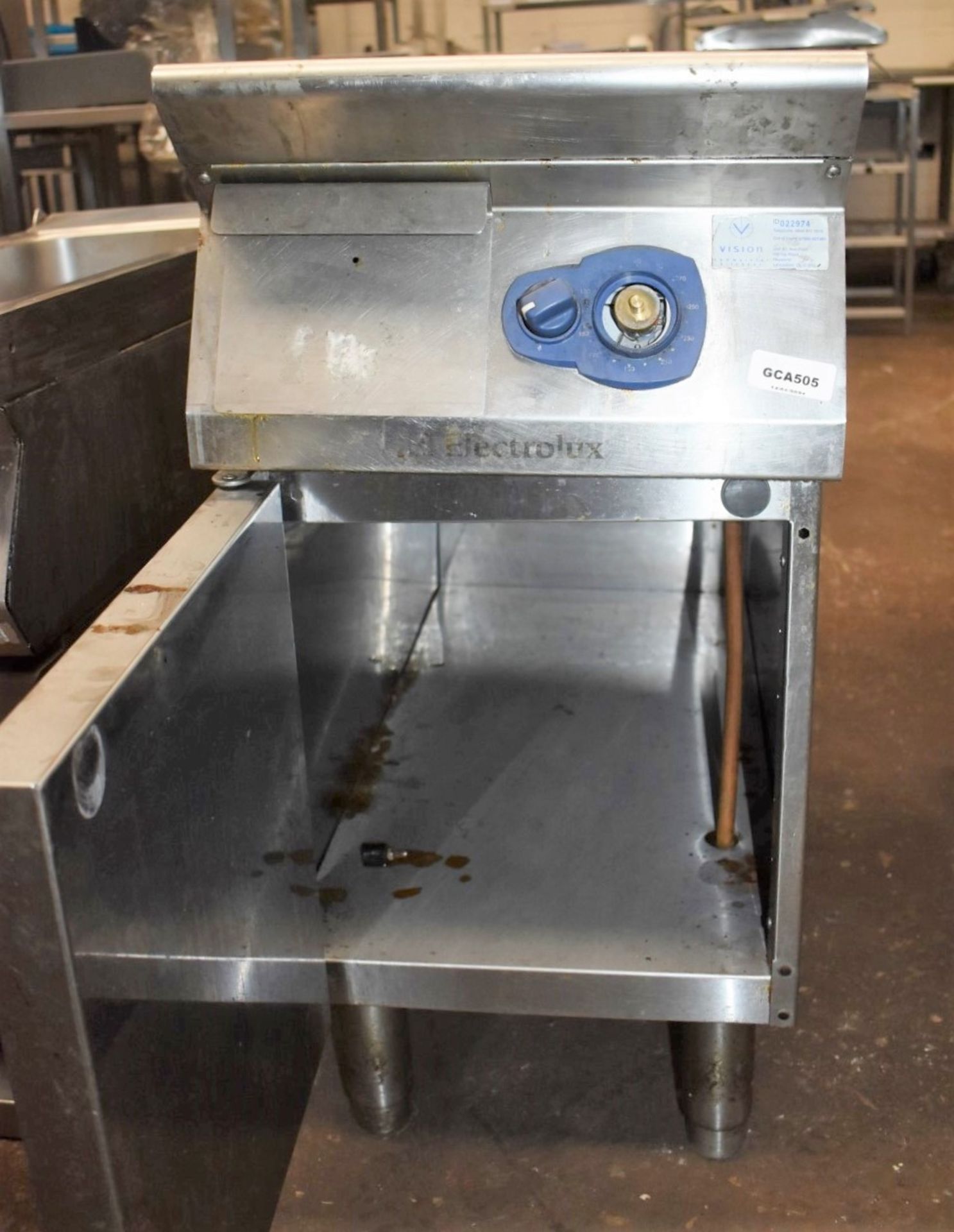 1 x Electrolux Commercial Gas Solid Top Griddle With Stand - 40cm Width - CL011 - Ref: GCA505 - Image 4 of 5