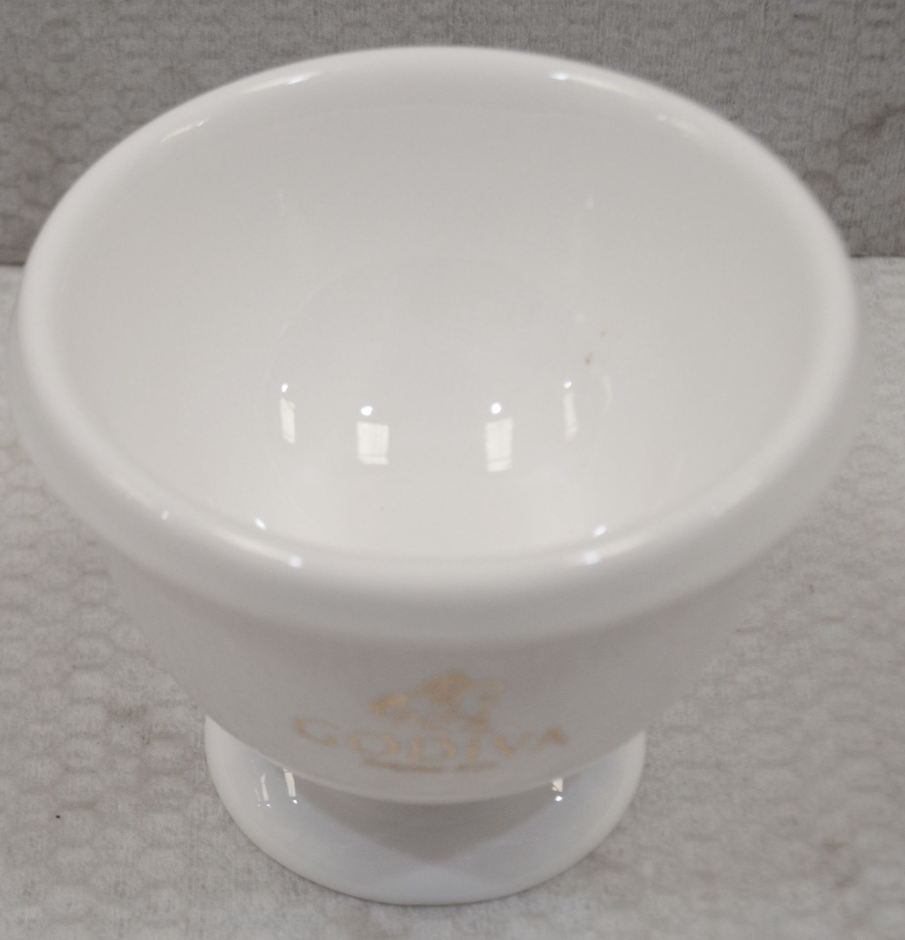 14 x Godiva White and Gold Bowls Suitable For Deserts, Soups or Starters - Recently Removed From A - Image 2 of 2
