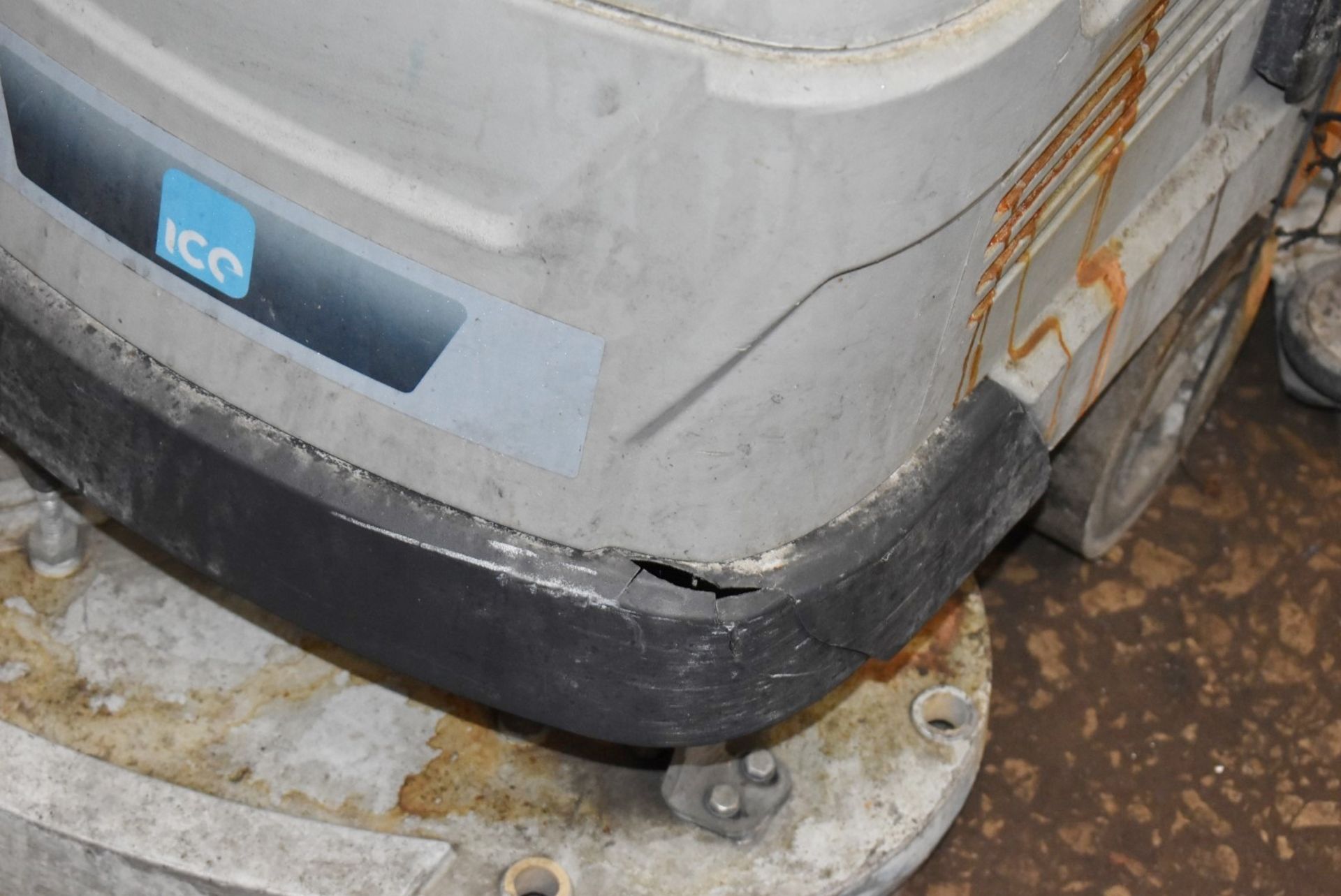 1 x Ice Scrub 65D Commercial Floor Scrubber Dryer - Recently Removed From a Supermarket - Image 5 of 16
