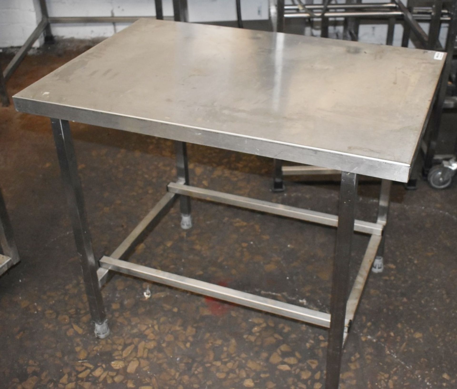 1 x Stainless Steel Prep Table - Size: H77 x W93 x D61 cms - CL675 - Ref: MMJ105 WH5 - Location: