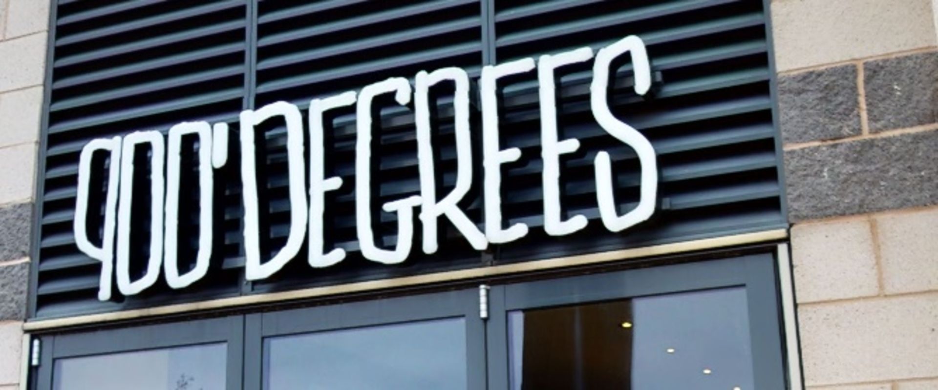 1 x Commercial Signage Featuring 900' DEGREES Branding in Large Illuminated Letters - Includes - Image 3 of 6