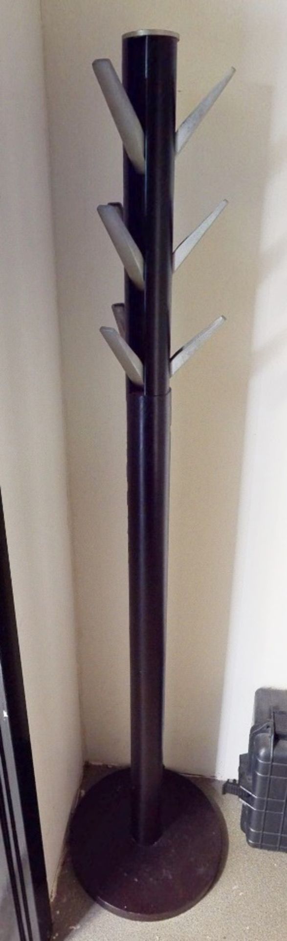 1 x Freestanding Coat Stand - CL701 - Location: Ashton Moss, Manchester, OL7 - Image 2 of 2